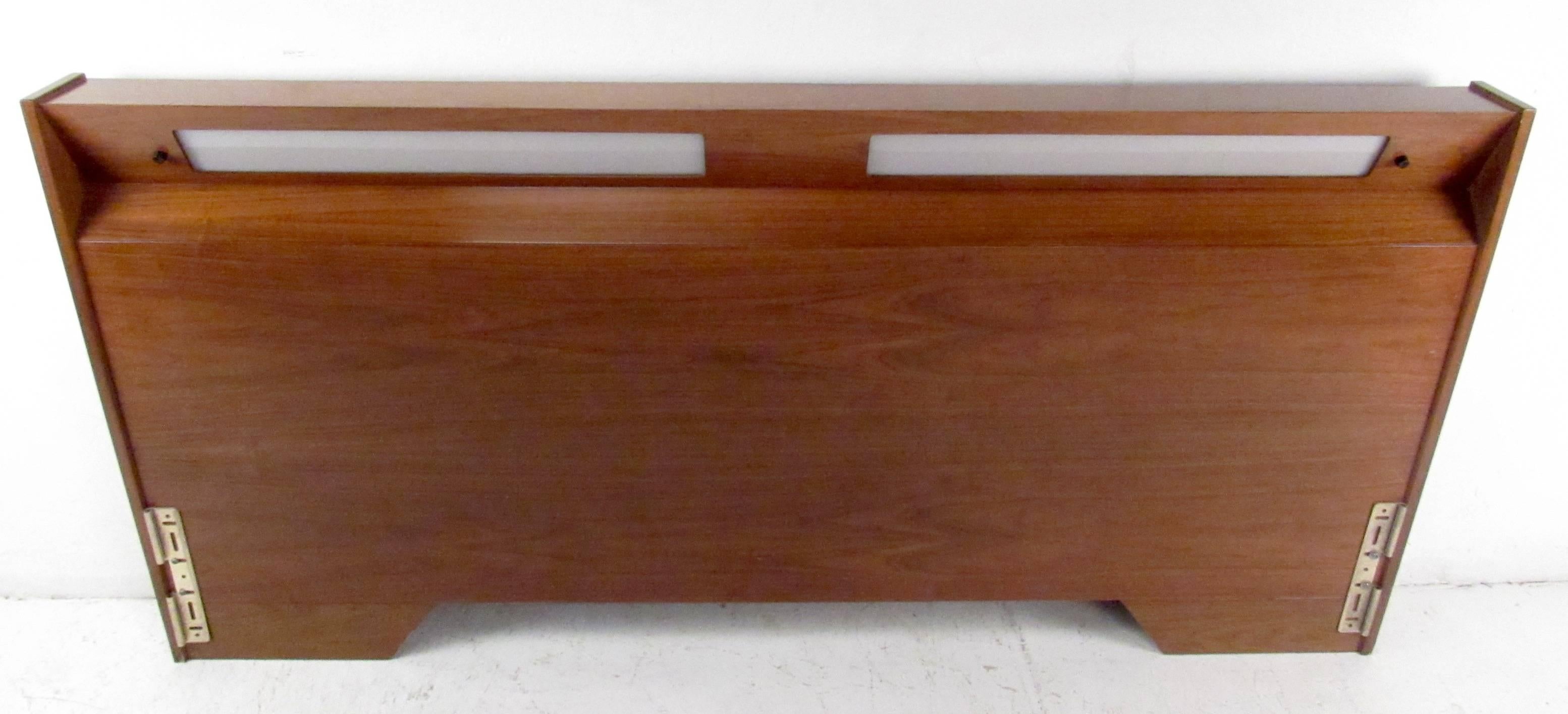 Mid-century modern headboard featuring rich walnut wood grain, impressive king size headboard perfect addition to any bedroom setting.

Please confirm item location NY or NJ with dealer.