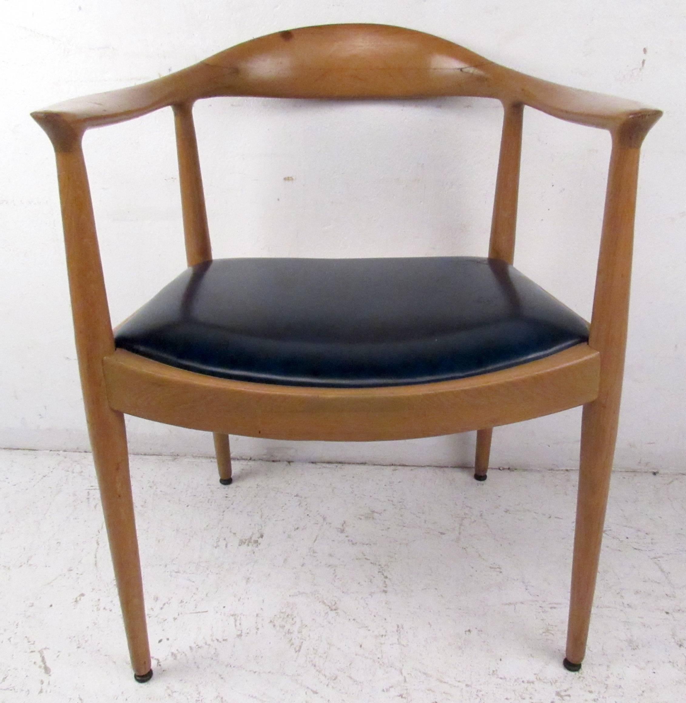Vintage-modern armchair featuring vinyl seat and sculpted oak body, designed by Barrit Furniture Corporation. Perfect desk chair or dining chair, please confirm item location (NY or NJ).