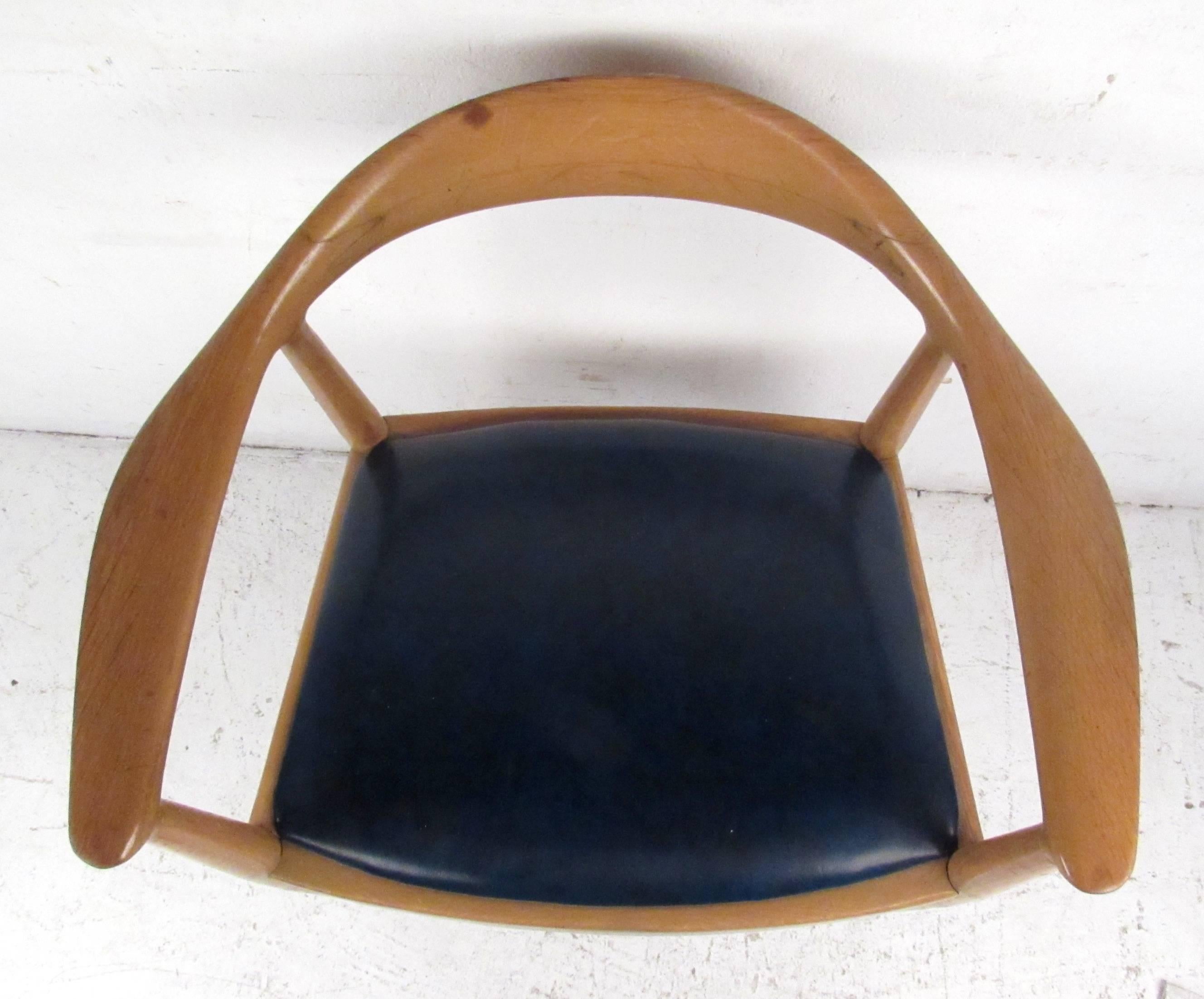 Vintage Modern Sculpted Armchair For Sale 2