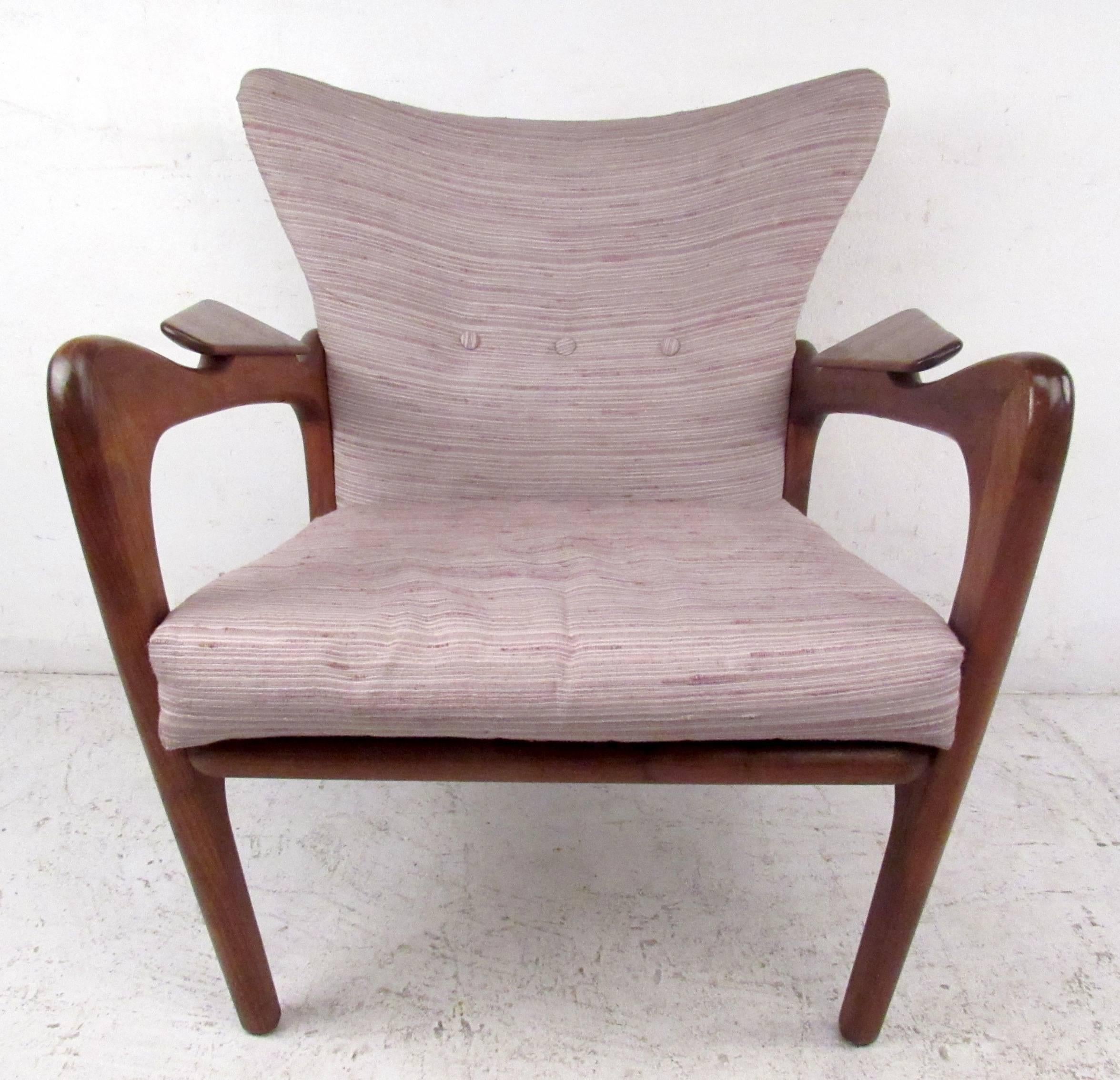 Mid-20th Century Vintage Wingback Lounge Chair After Adrian Pearsall