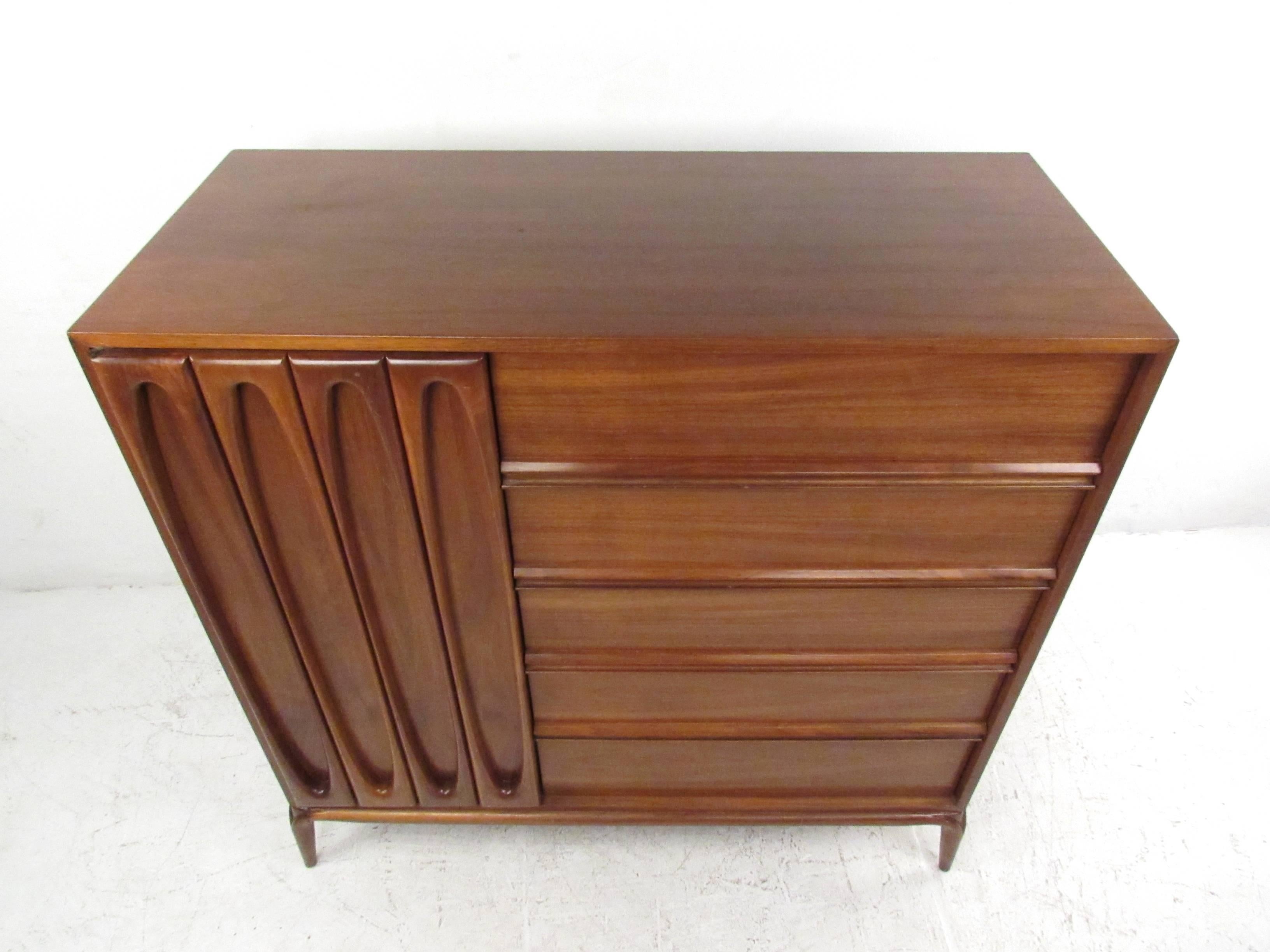 Mid-Century Modern Bedroom Dresser In Good Condition In Brooklyn, NY