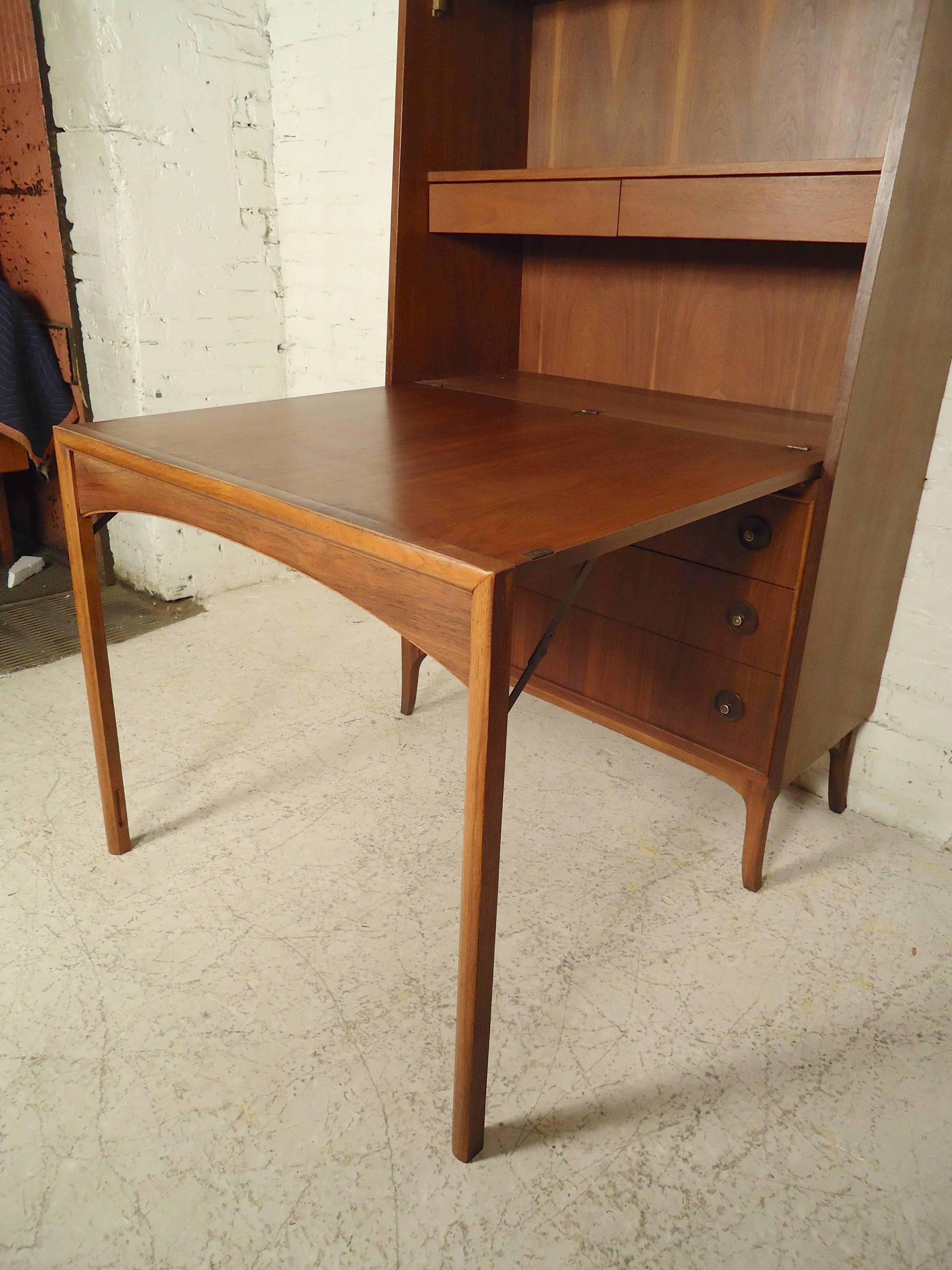 Unique cabinet with drop front desk by Kroehler. Walnut grain throughout, deep desk top, cabinet and drawer storage.
Desk top: 34