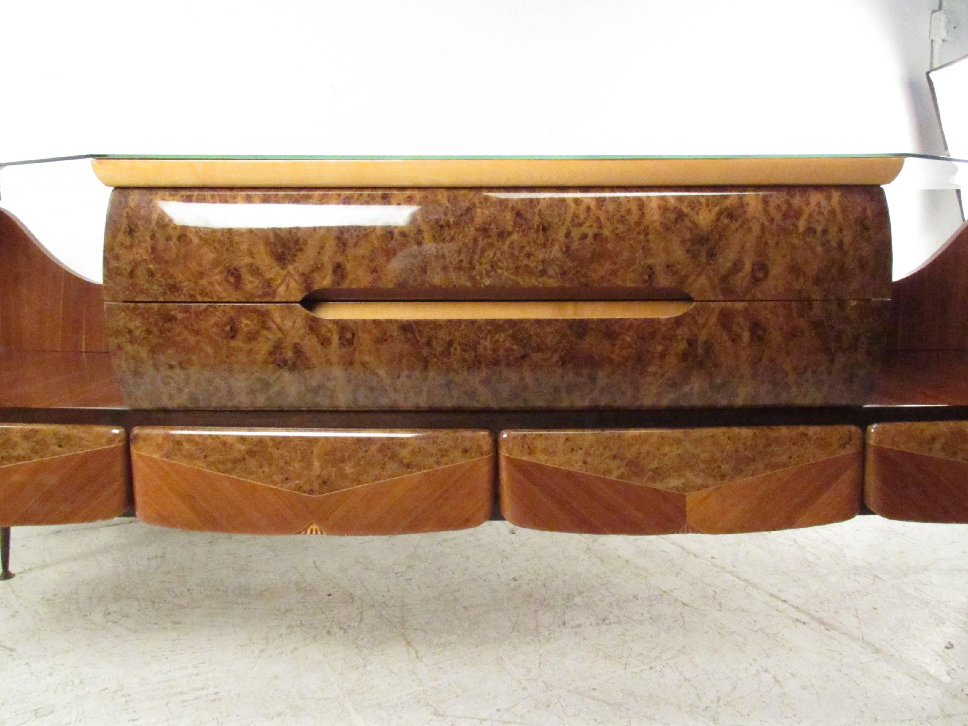 Italian Glass Top Sideboard in the Style of Vittorio Dassi For Sale 1
