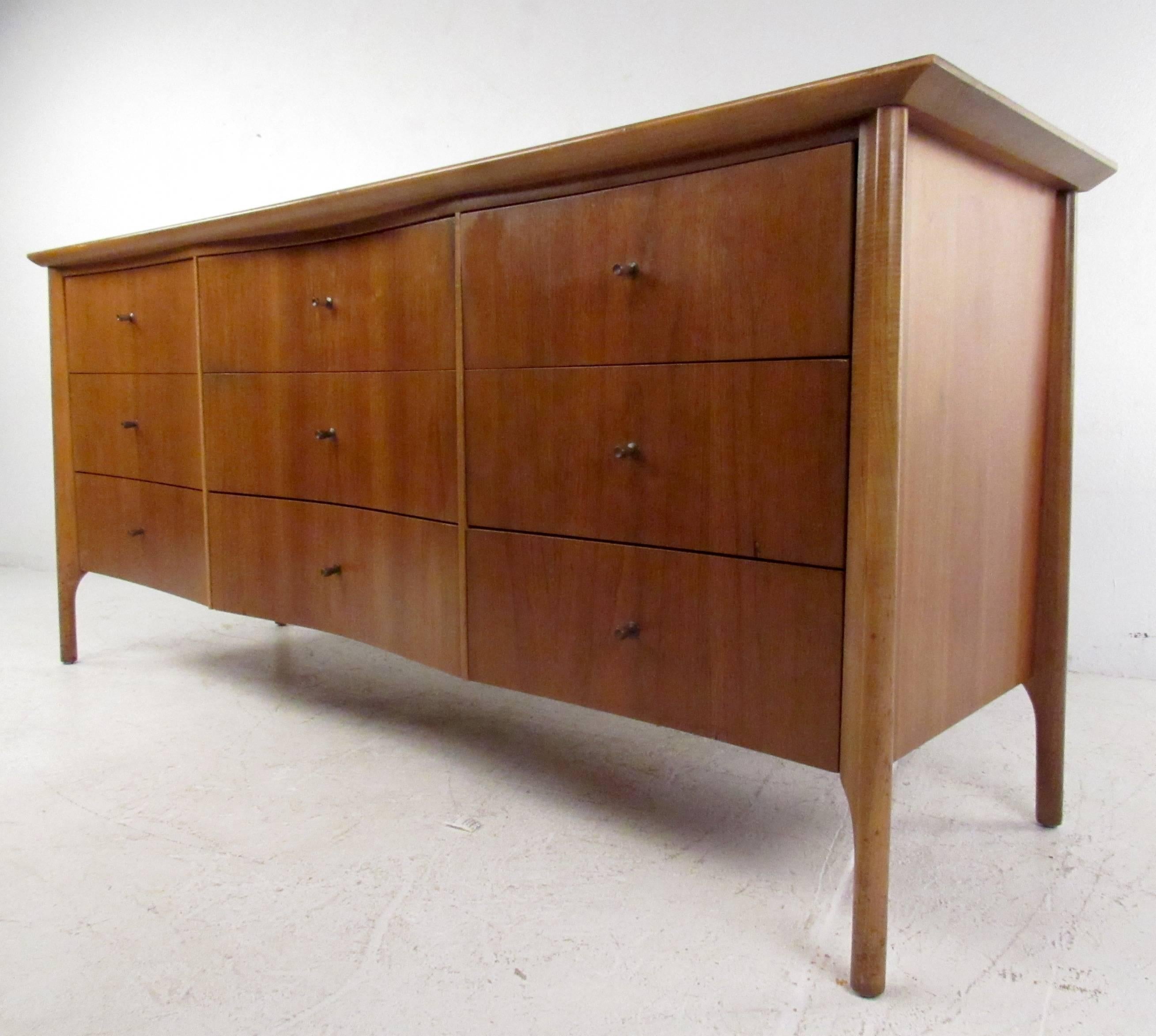 Vintage modern dresser; Forward Furniture by Unagusta, features six unique curved drawers and beveled top. 

Please confirm item location NY or NJ with dealer.