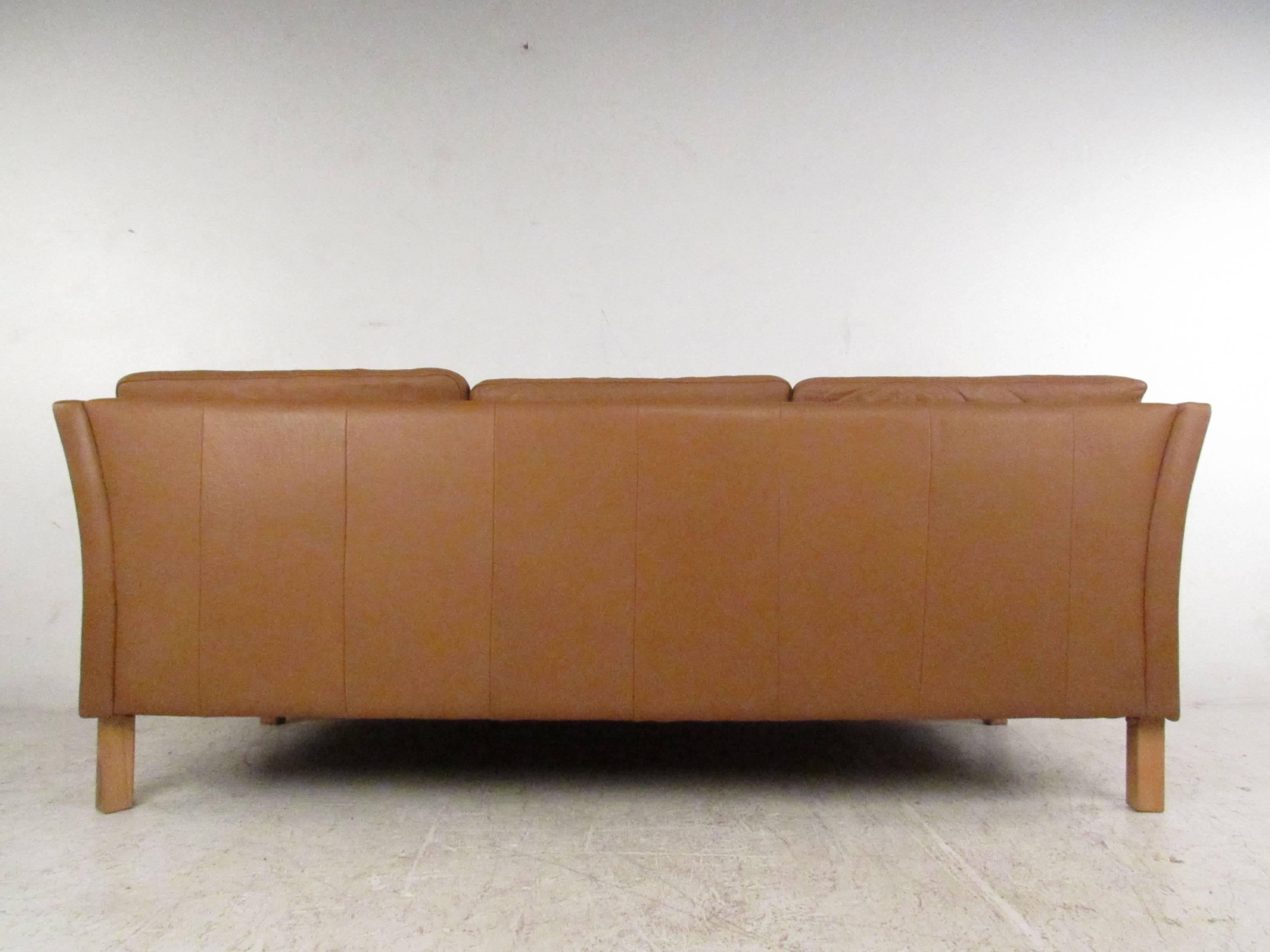 Vintage Danish Modern Leather Sofa In Good Condition In Brooklyn, NY