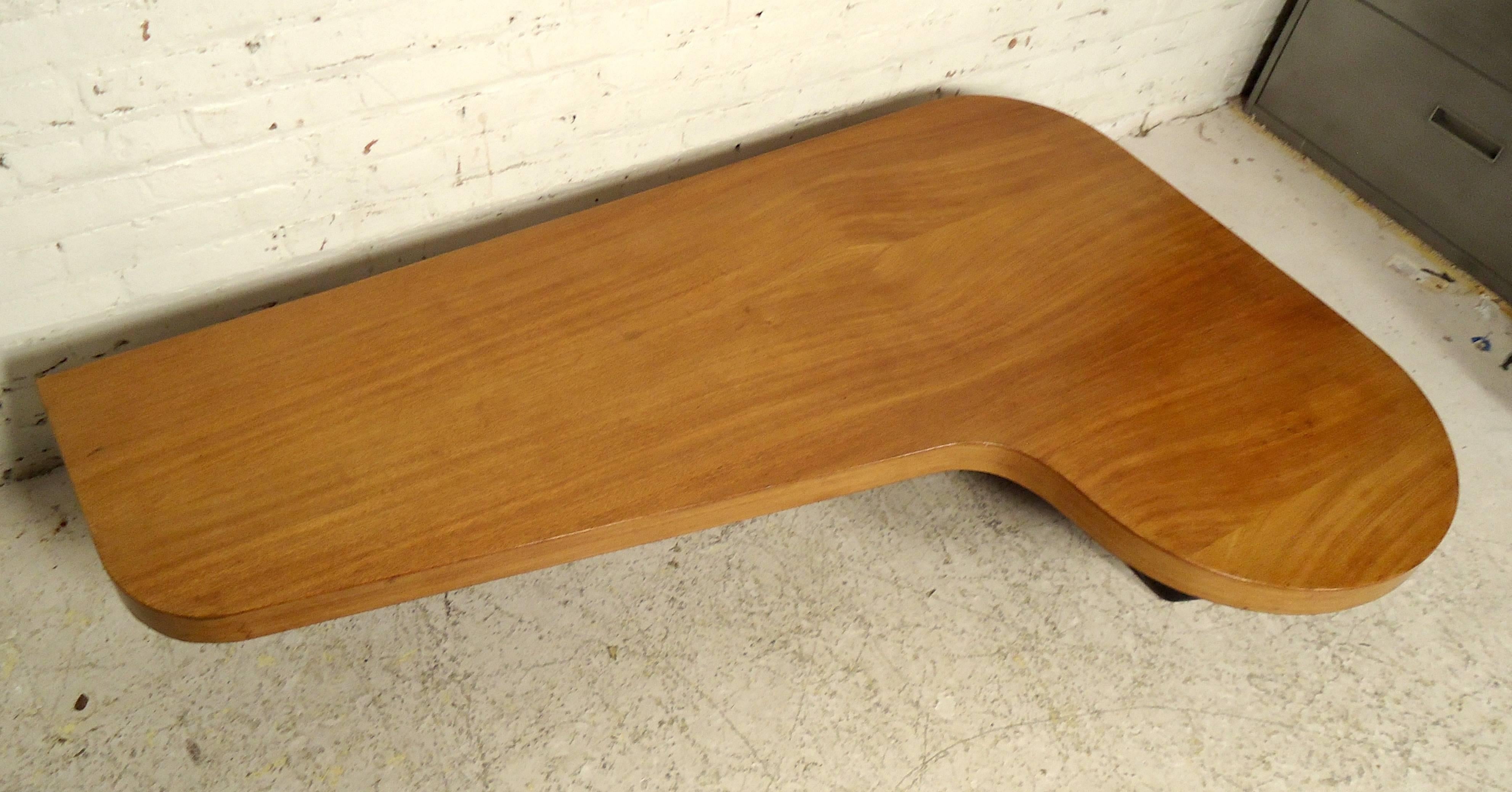Mid-Century Pearsall Style Kidney Coffee Table In Good Condition In Brooklyn, NY