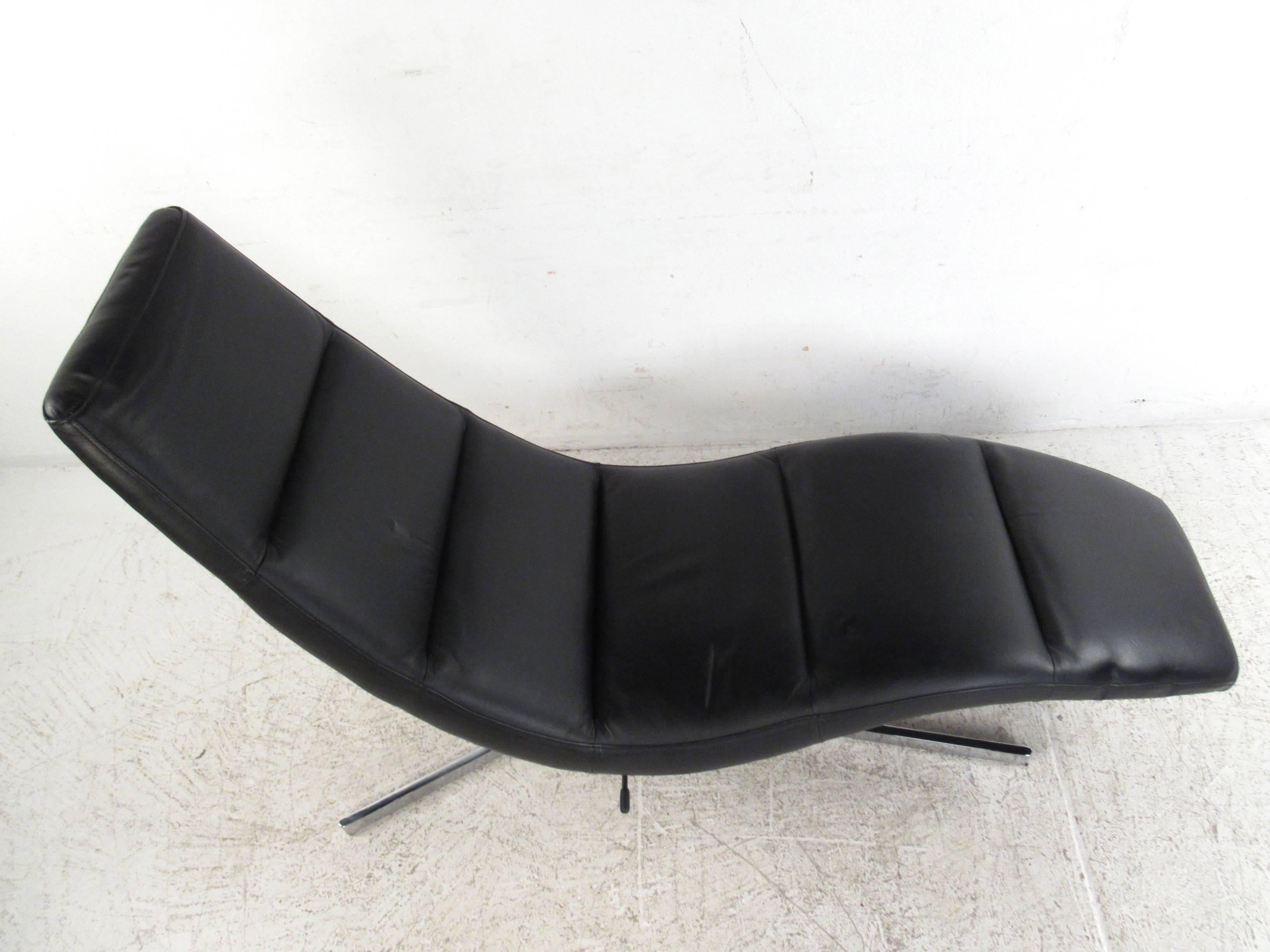 Mid-Century Modern Danish Modern Leather Chaise Lounge, Swivel Lounge Chair
