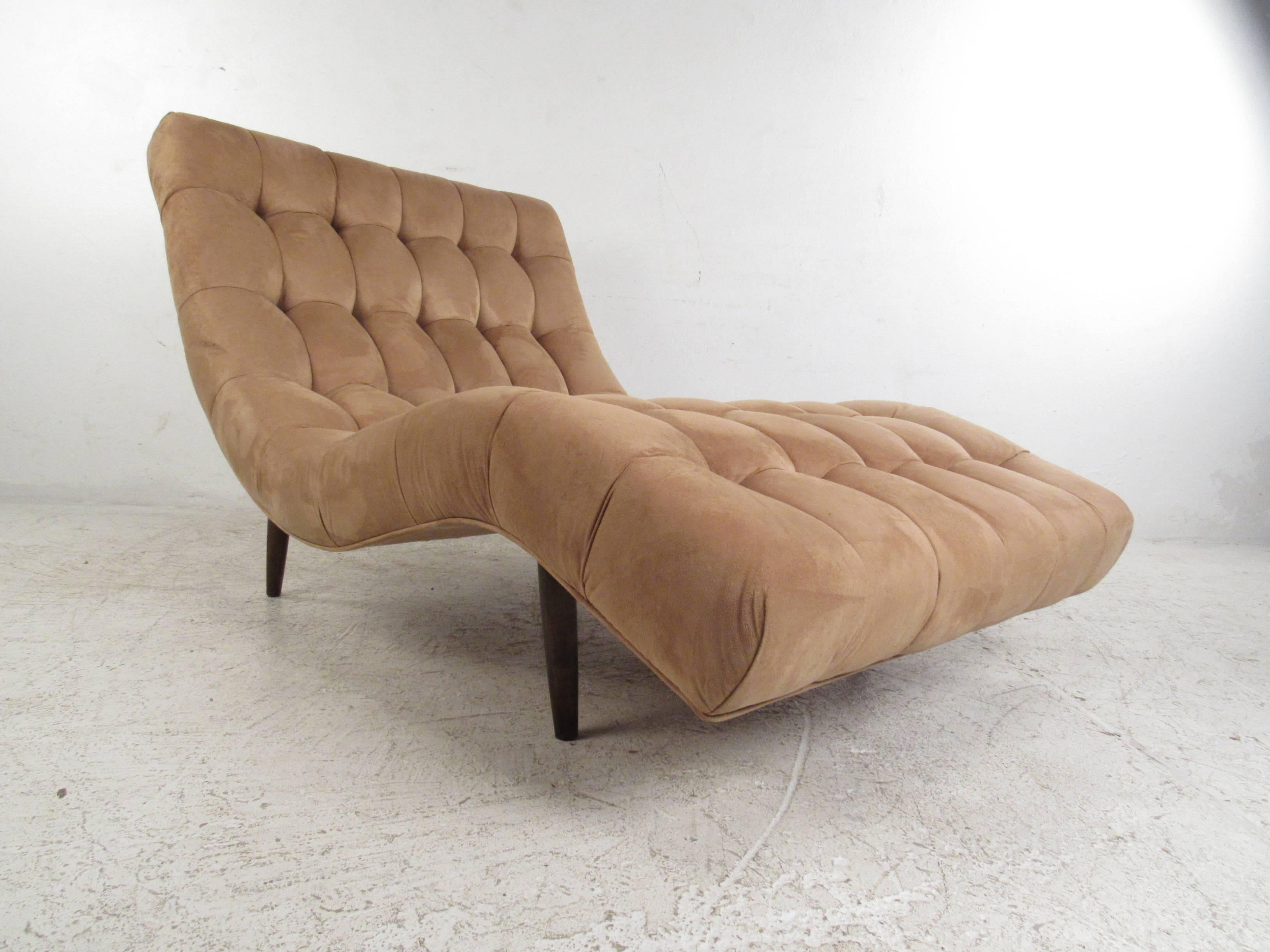 Mid-Century Modern Tufted Chaise Lounge, In The Style of Adrian Pearsall In Good Condition In Brooklyn, NY