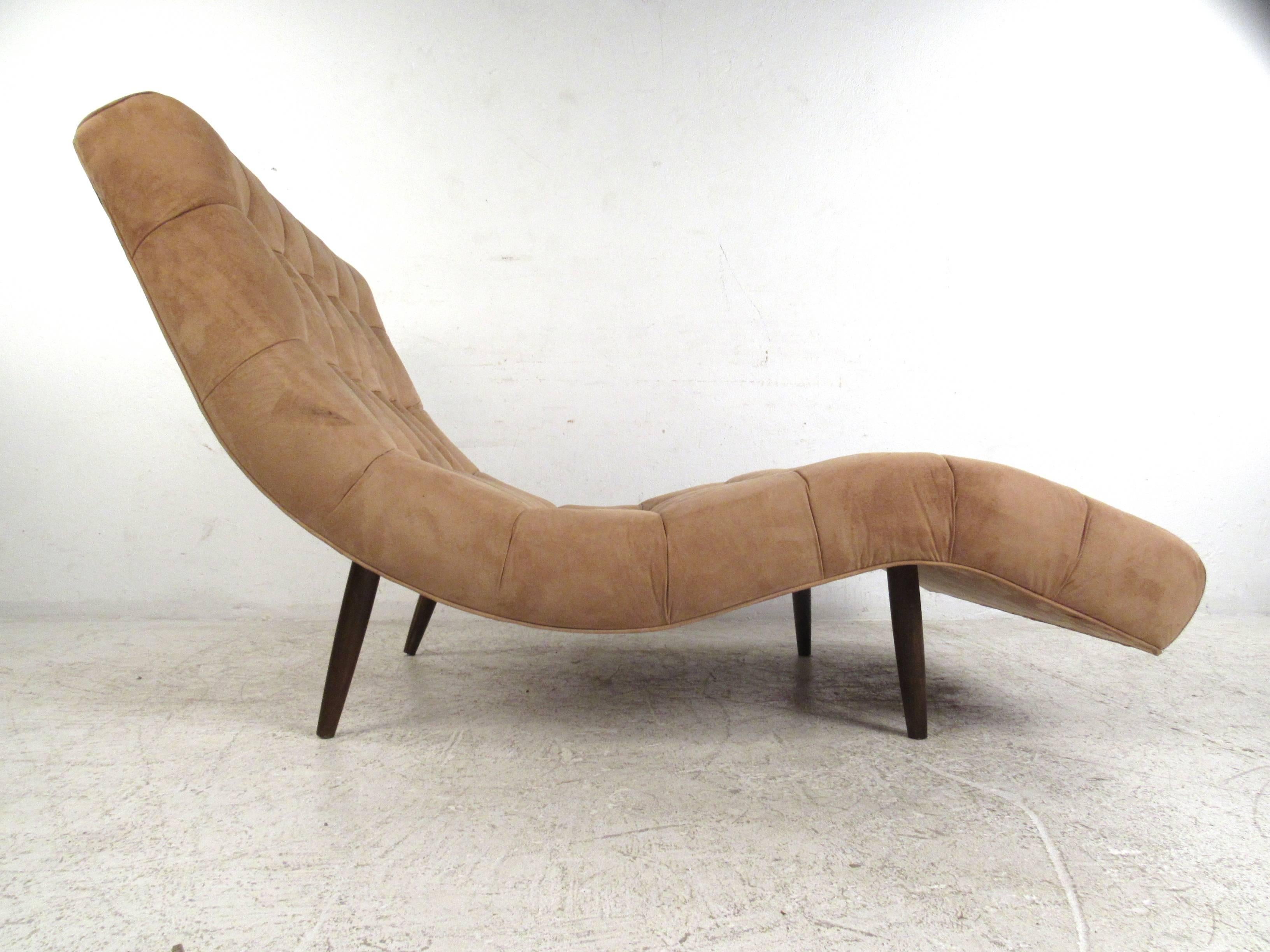 Mid-20th Century Mid-Century Modern Tufted Chaise Lounge, In The Style of Adrian Pearsall
