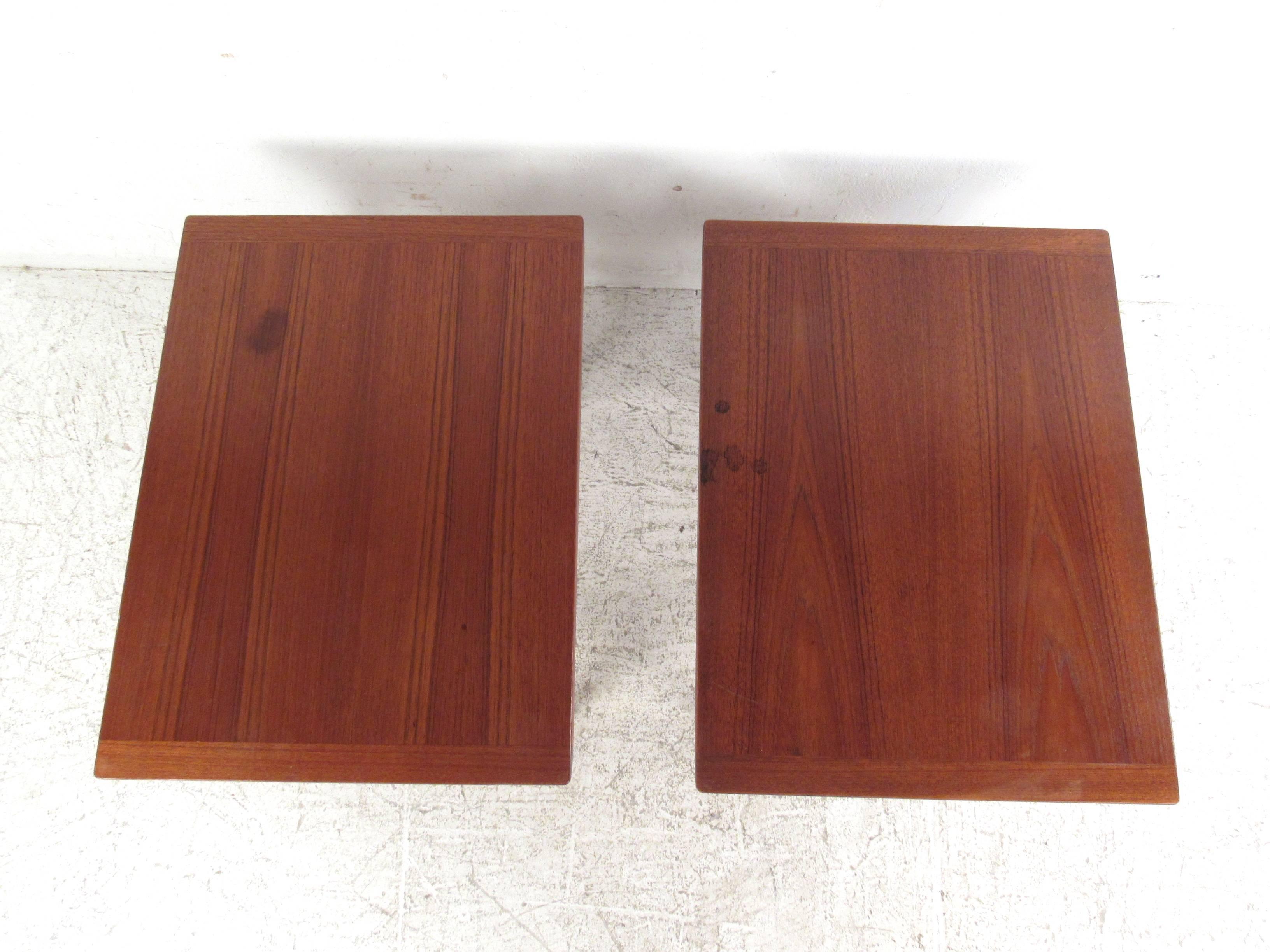 Mid-Century Modern Pair of Scandinavian Modern Teak End Tables For Sale