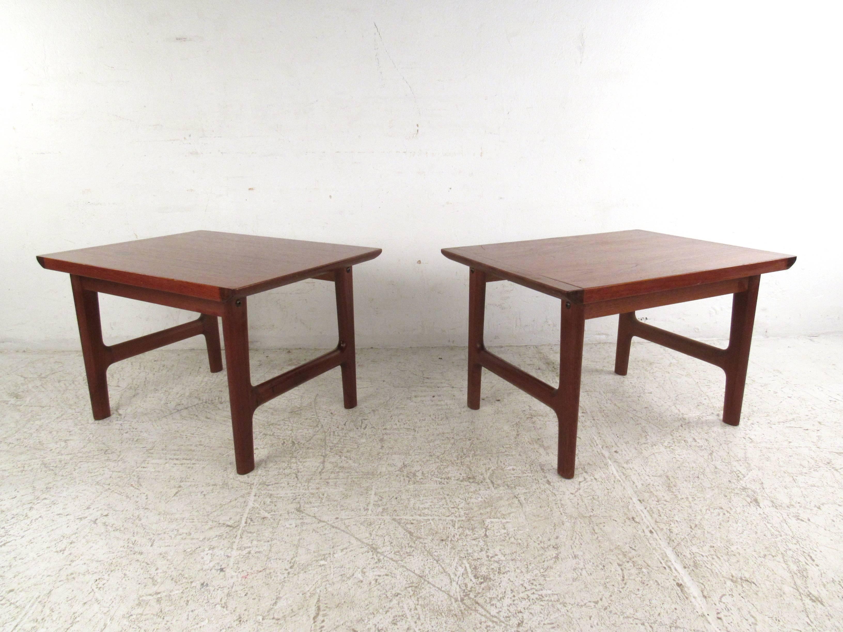 Mid-Century Modern Paire de tables d'extrémité en teck de style scandinave moderne en vente