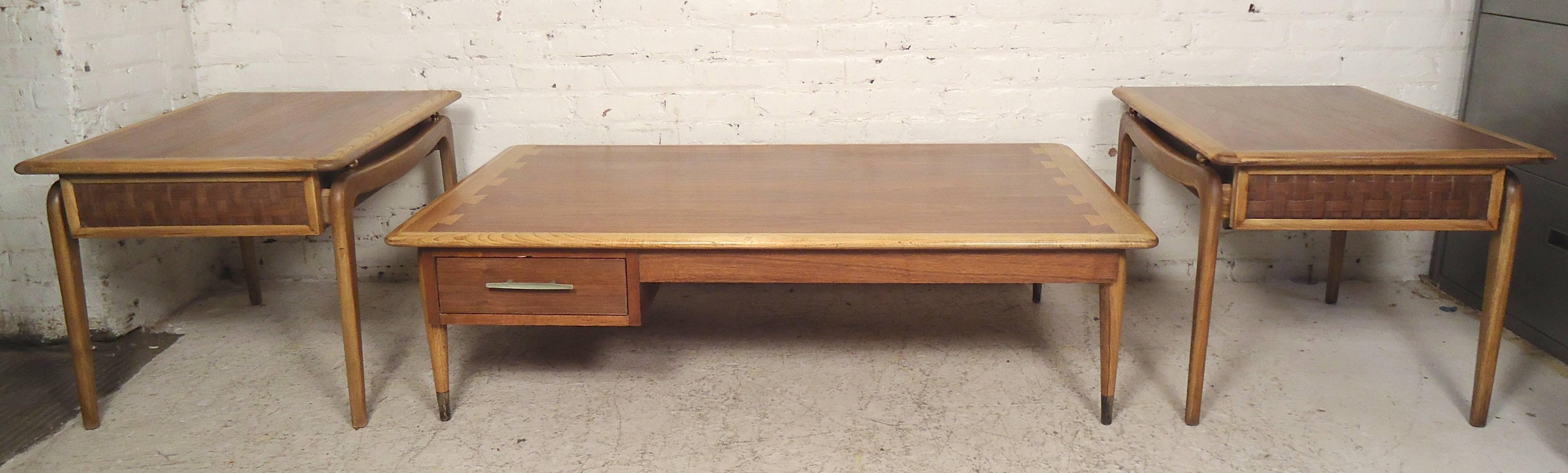 Grande table basse avec incrustation de queue d'aronde par Lane Bon état - En vente à Brooklyn, NY