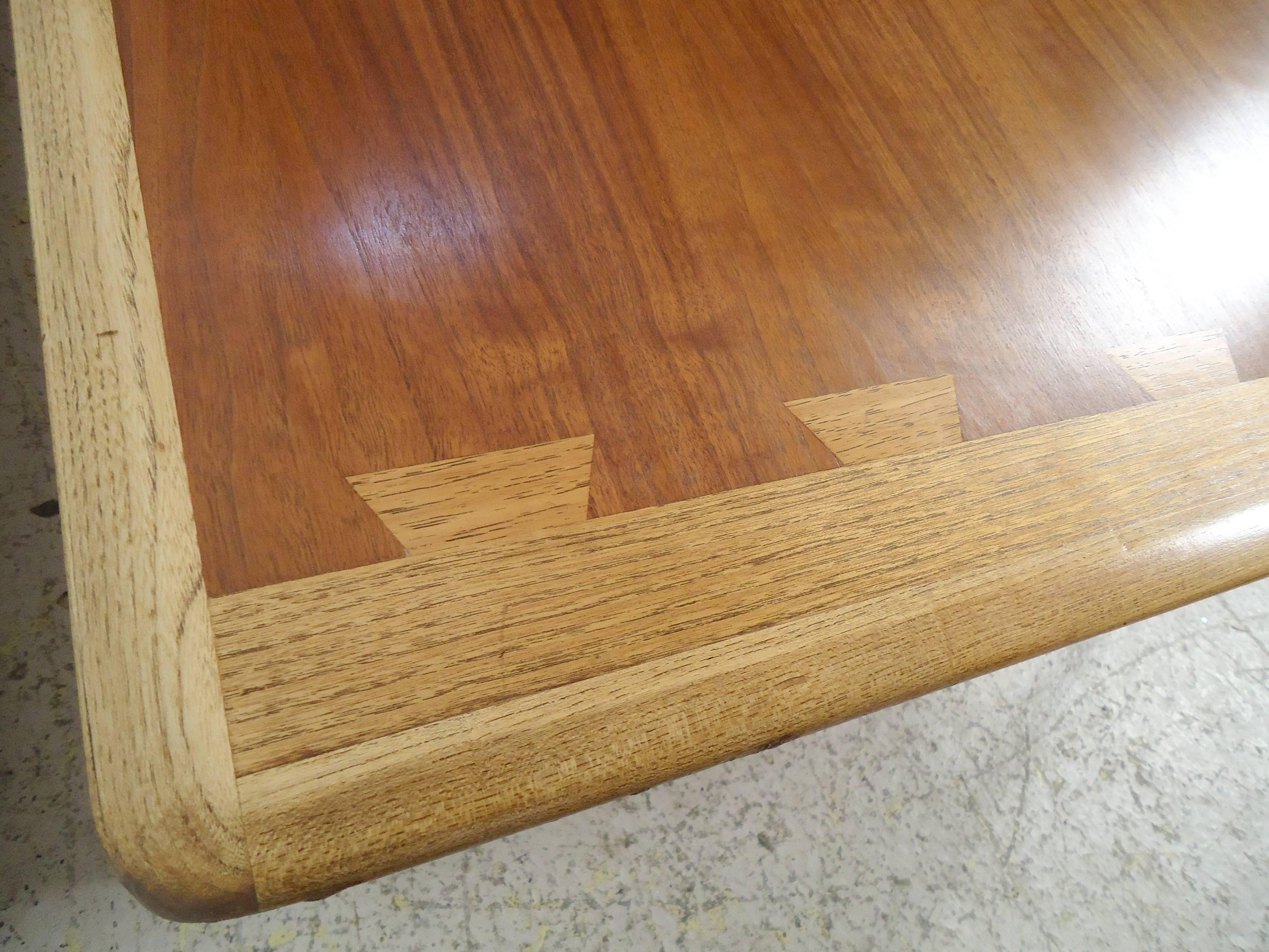 Mid-Century Modern Large Coffee Table with Dovetail Inlay by Lane For Sale