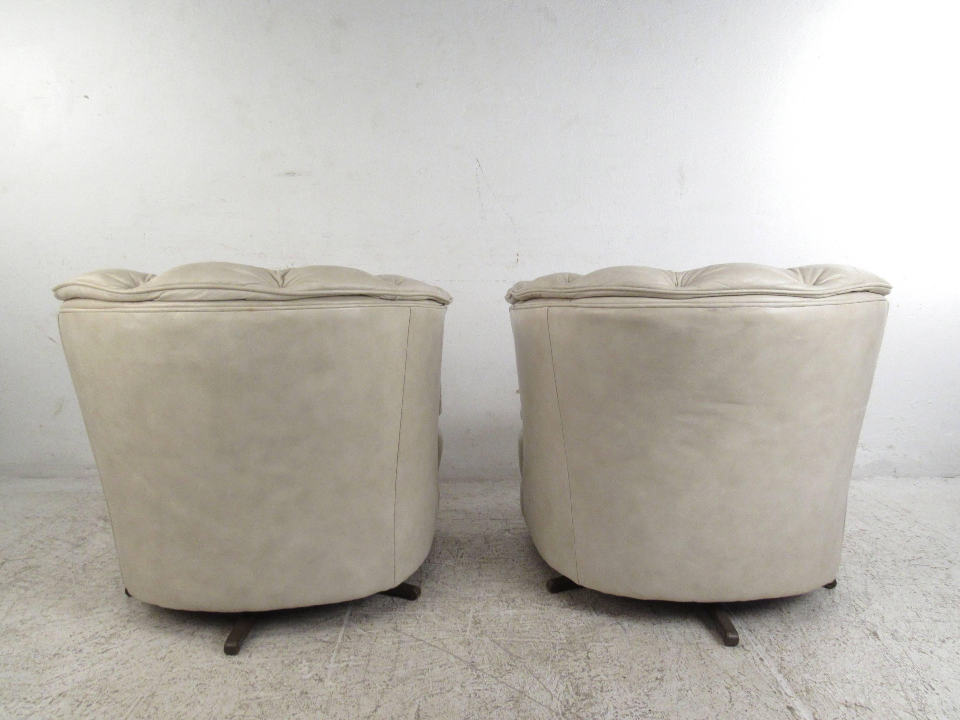 Pair of Vintage Tufted Leather Swivel Lounge Chairs, Mid-Century Modern 1