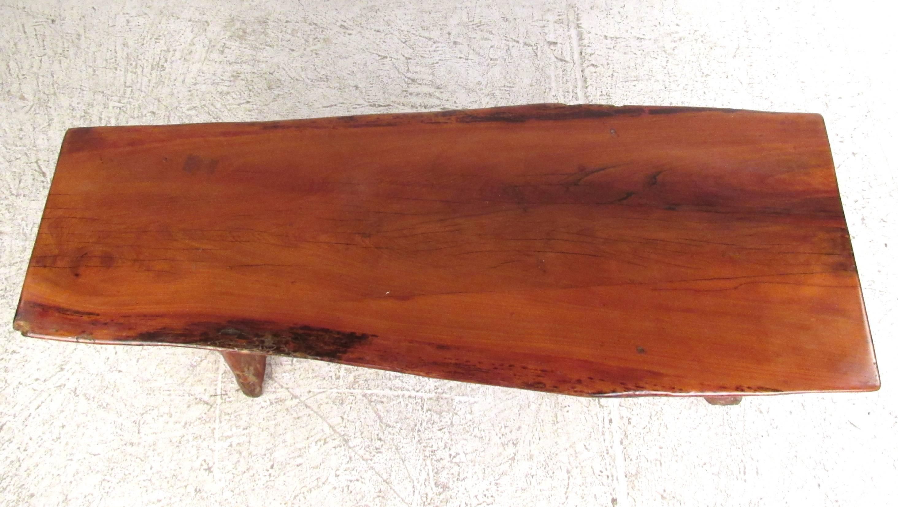Vintage Live Edge Tree Slab Coffee Table In Good Condition For Sale In Brooklyn, NY
