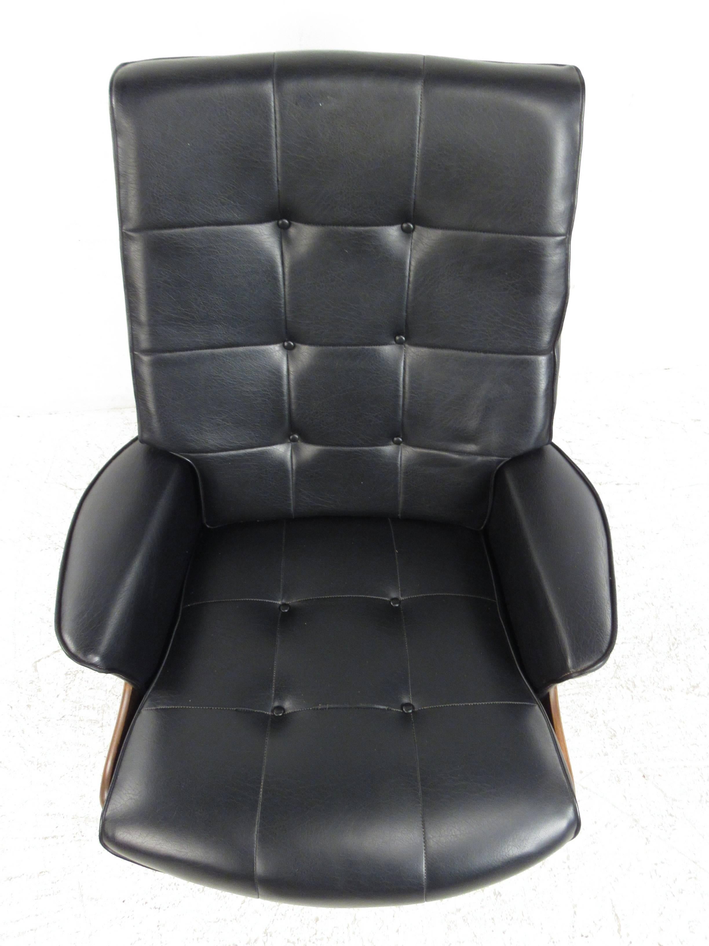 Mid-20th Century Heywood-Wakefield Swivel Lounge Chair with Ottoman