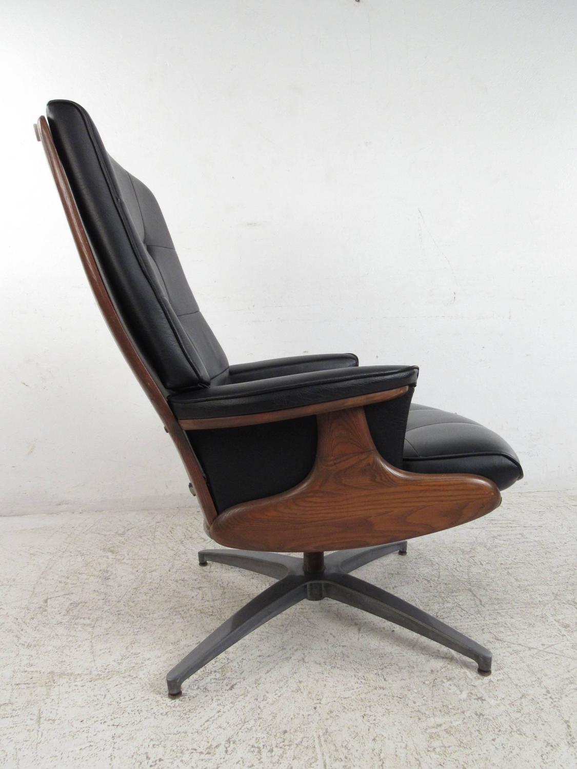 HeywoodWakefield Swivel Lounge Chair with Ottoman at 1stdibs