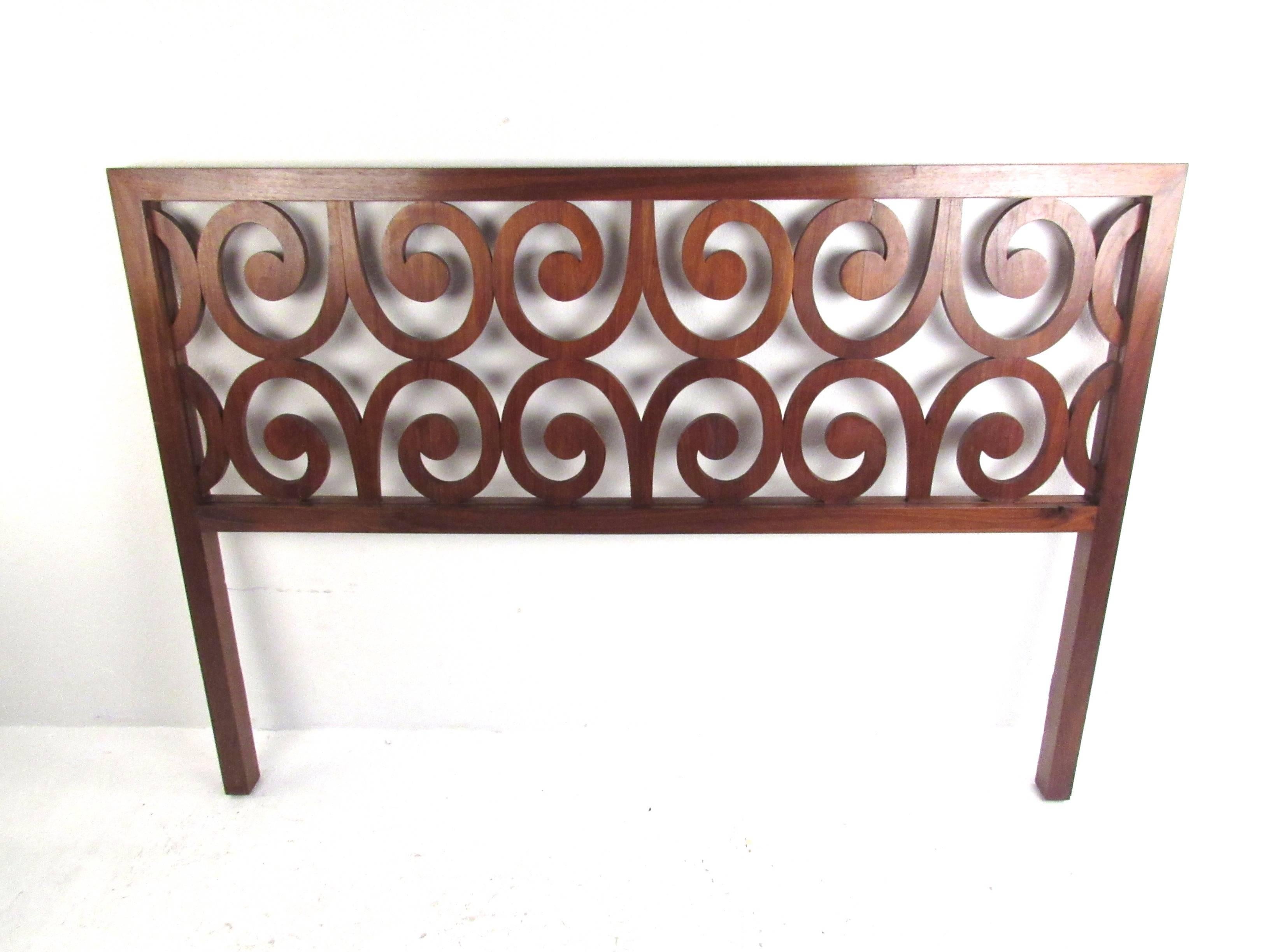 Vintage Queen-Size Bed, Sculpted Mid-Century Headboard In Good Condition In Brooklyn, NY