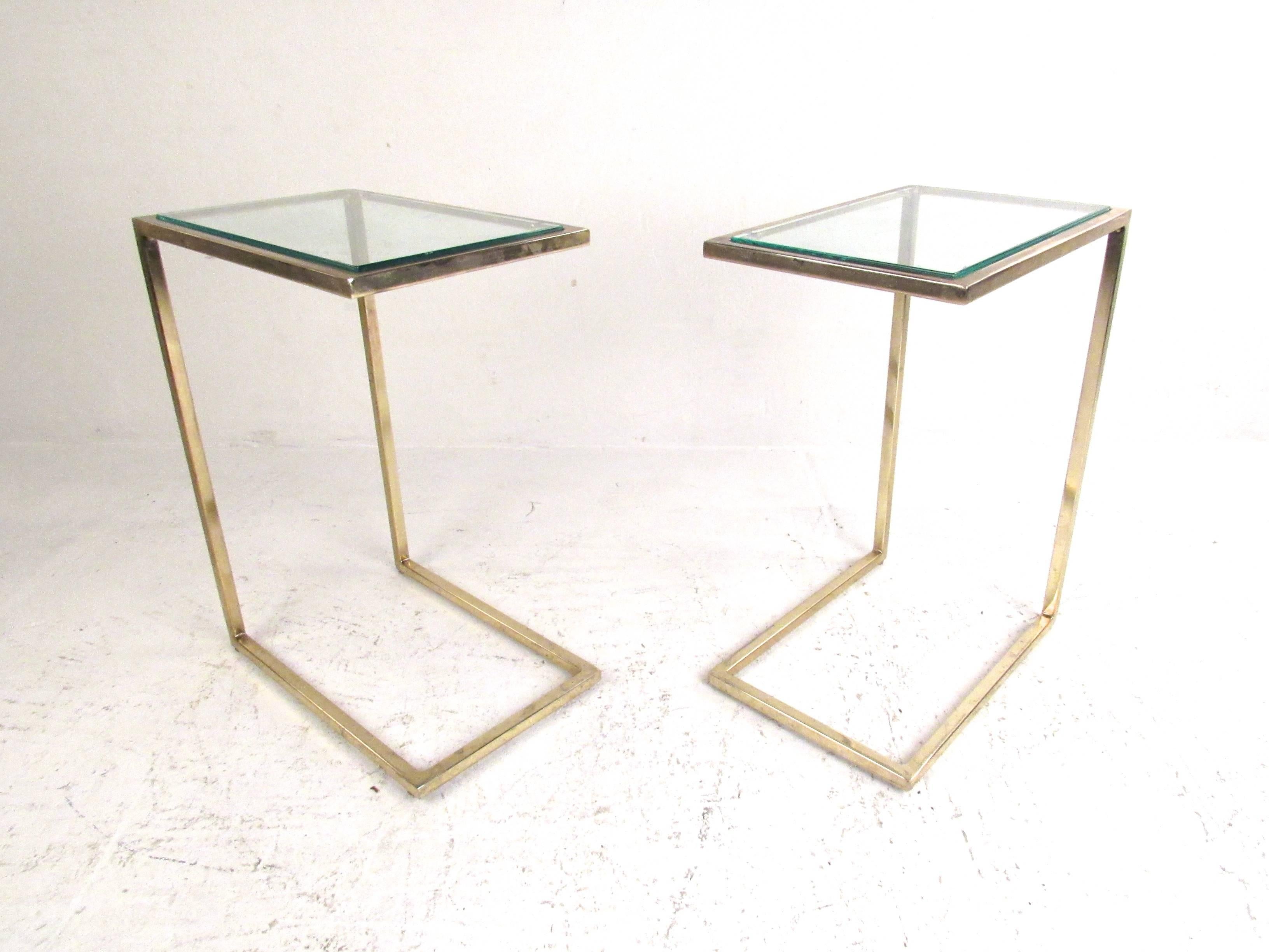 Pair of Vintage Brass Cantilever End Tables In Good Condition In Brooklyn, NY