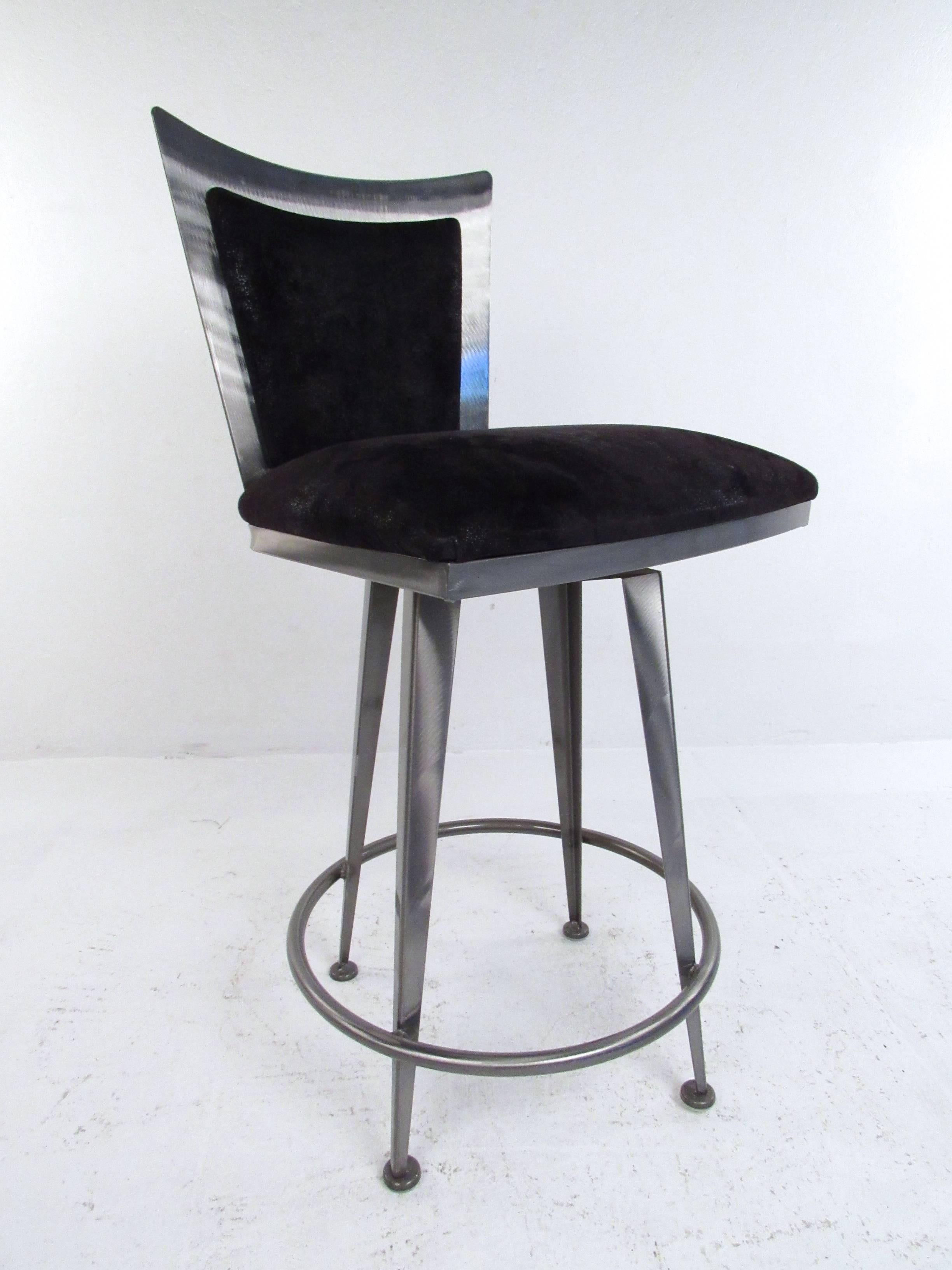 Set of Three Italian Modern Swivel Barstools In Good Condition For Sale In Brooklyn, NY