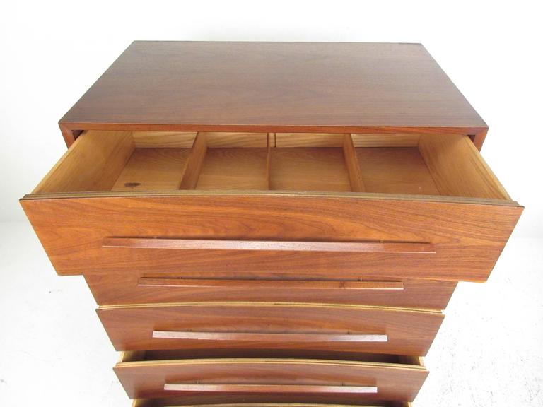 Mid-20th Century Pair of Widdicomb Bedroom Dressers in the Style of George Nakashima For Sale