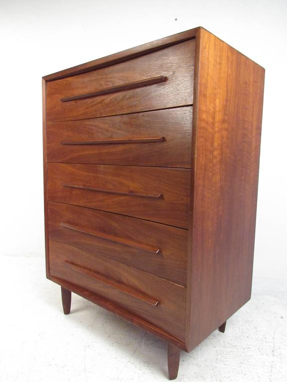 Pair of Widdicomb Bedroom Dressers in the Style of George Nakashima In Good Condition For Sale In Brooklyn, NY
