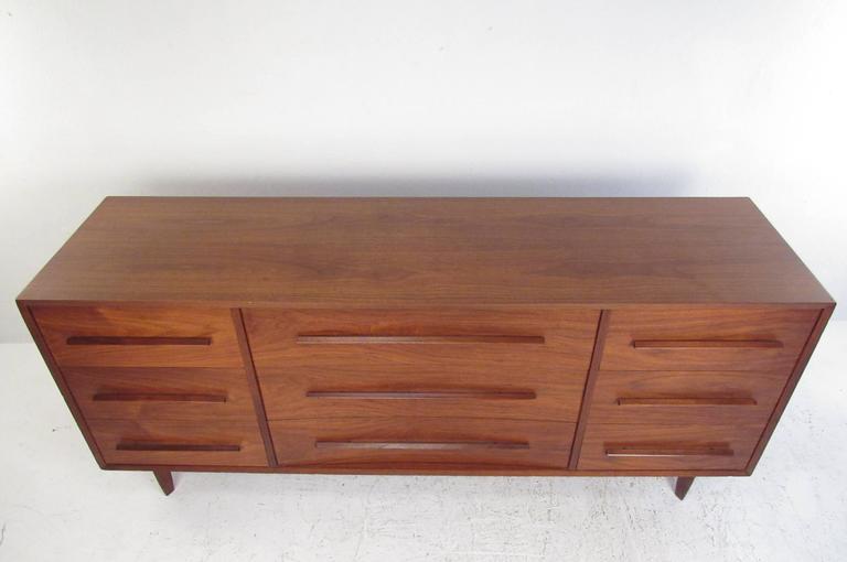 American Pair of Widdicomb Bedroom Dressers in the Style of George Nakashima For Sale