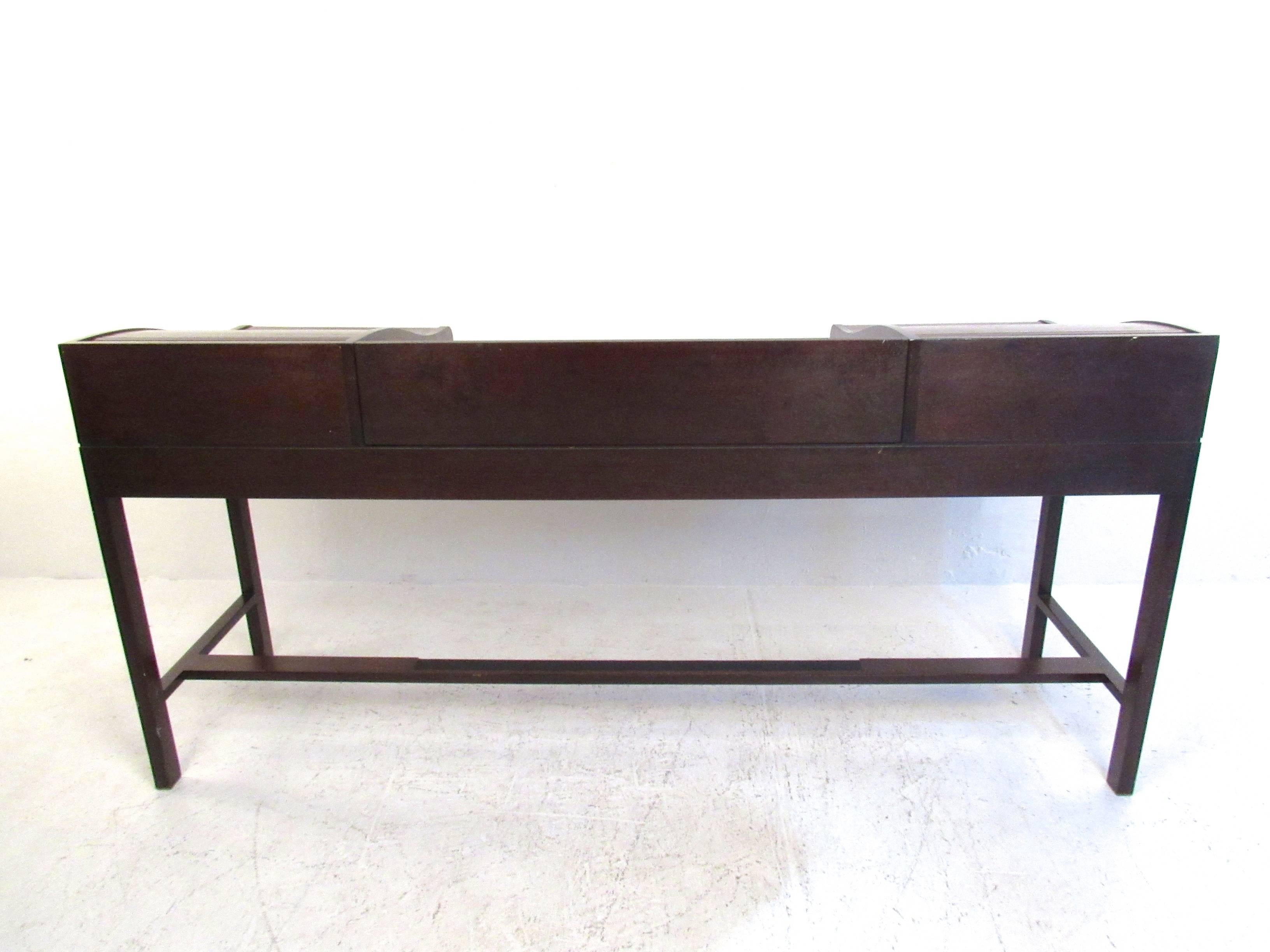 Edward Wormley Rosewood Roll-Top Desk for Dunbar In Good Condition In Brooklyn, NY