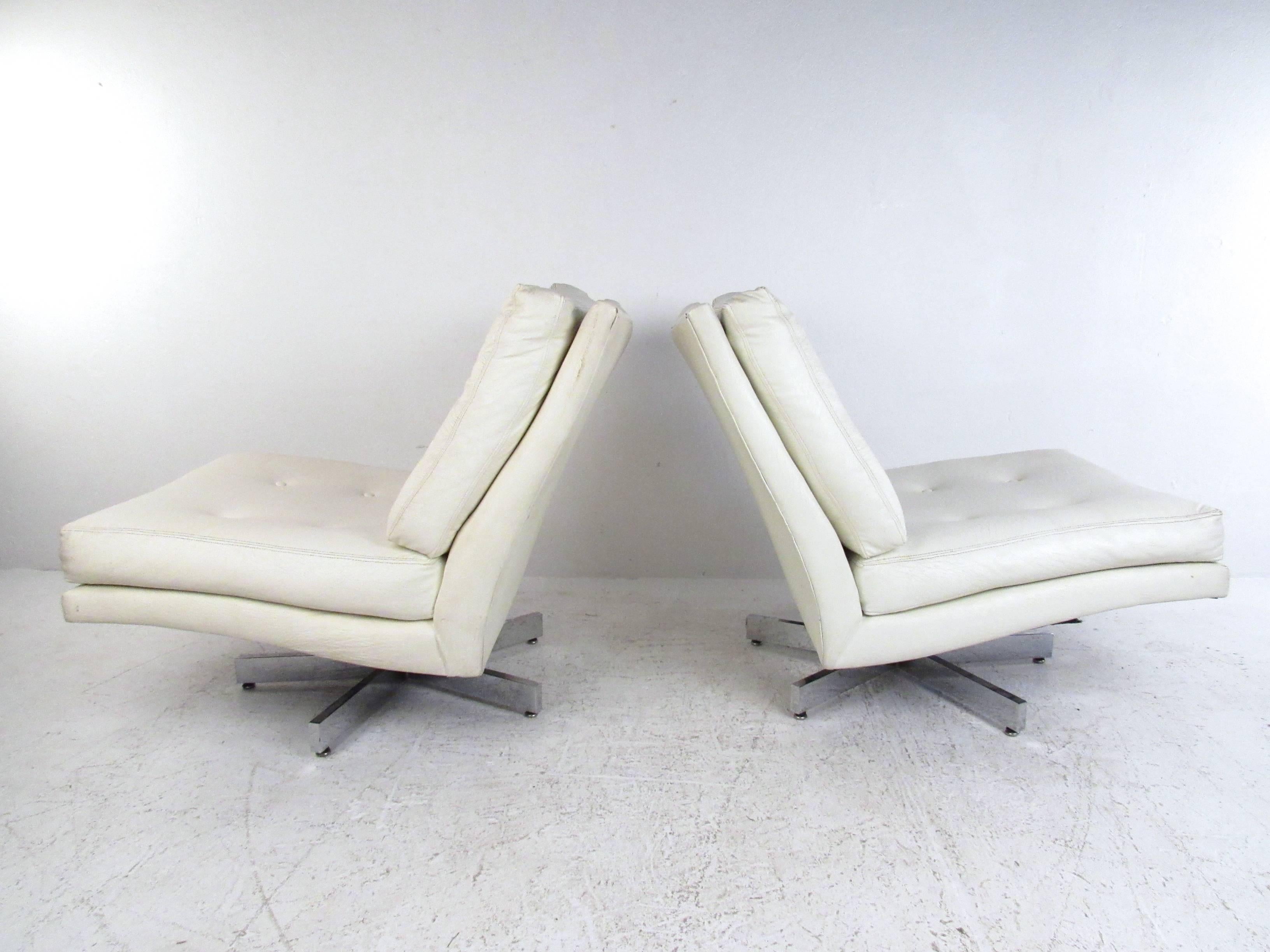 Mid-Century Modern Mid-Century Milo Baughman Swivel Lounge Chairs for Thayer Coggin