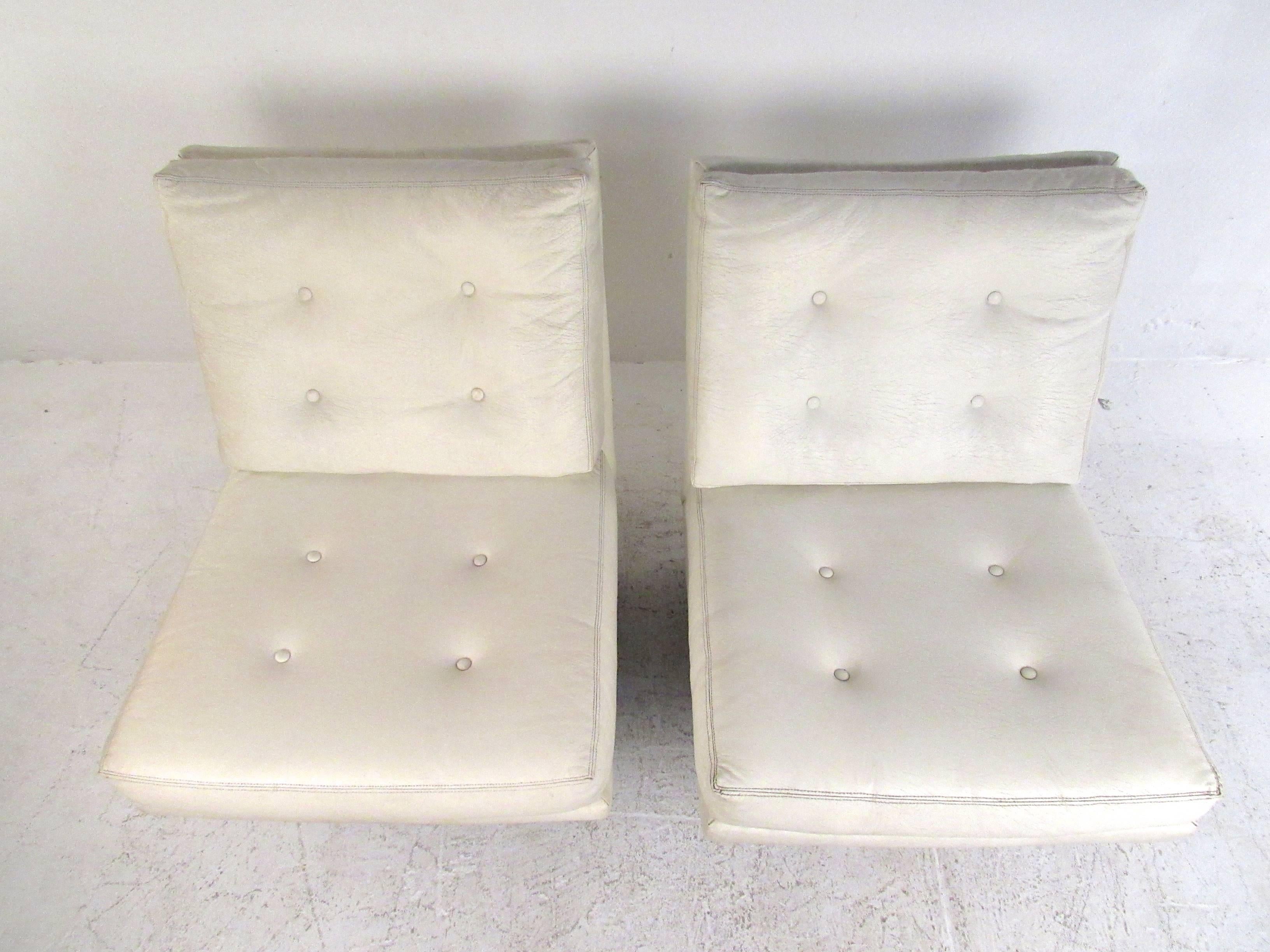 American Mid-Century Milo Baughman Swivel Lounge Chairs for Thayer Coggin