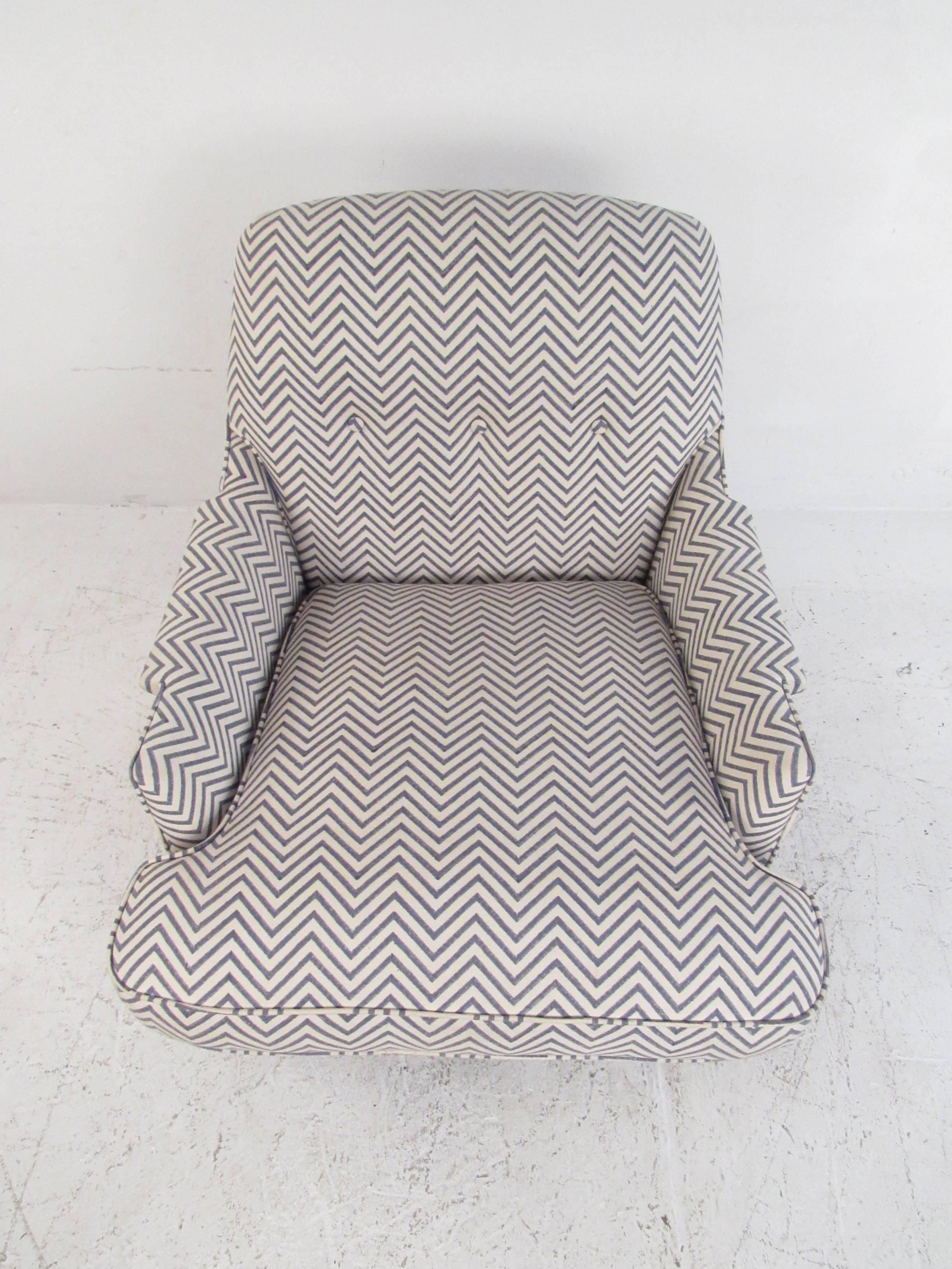 Mid-Century Roger Sprunger for Dunbar Lounge Chair with Ottoman In Good Condition In Brooklyn, NY