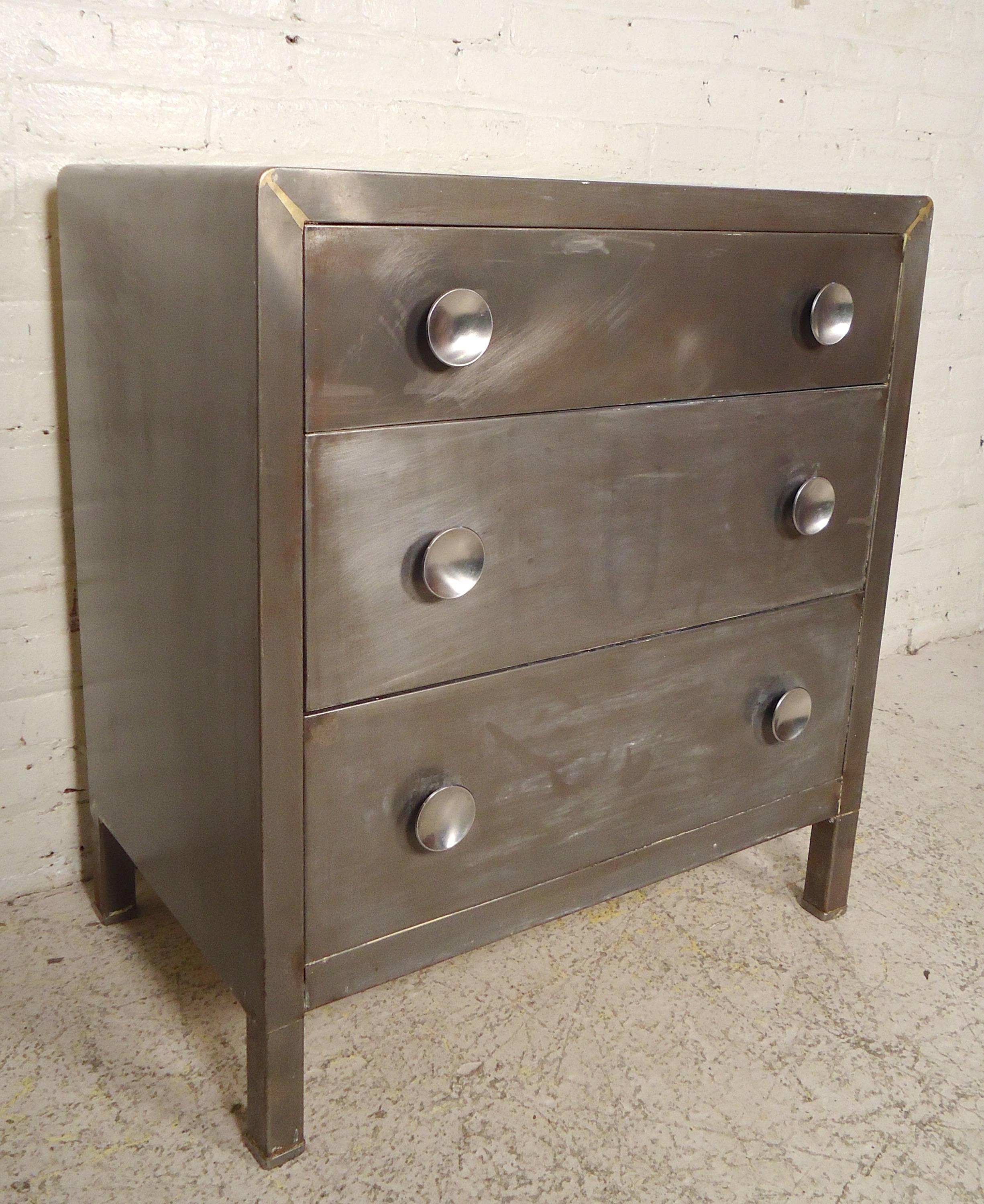 Norman Bel Geddes designed dresser made by Simmons Furniture. All metal, restored in a bare metal finish style. Three wide drawers with large round pulls.

(Please confirm item location NY or NJ with dealer).
 