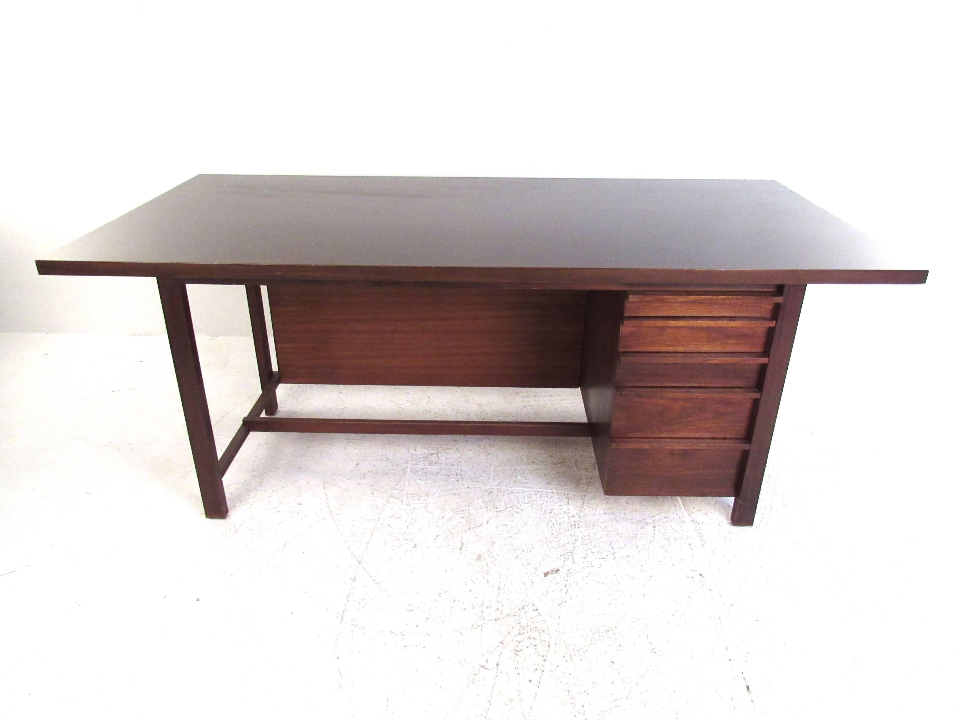 Vintage Executive Desk in the style of Knoll 2