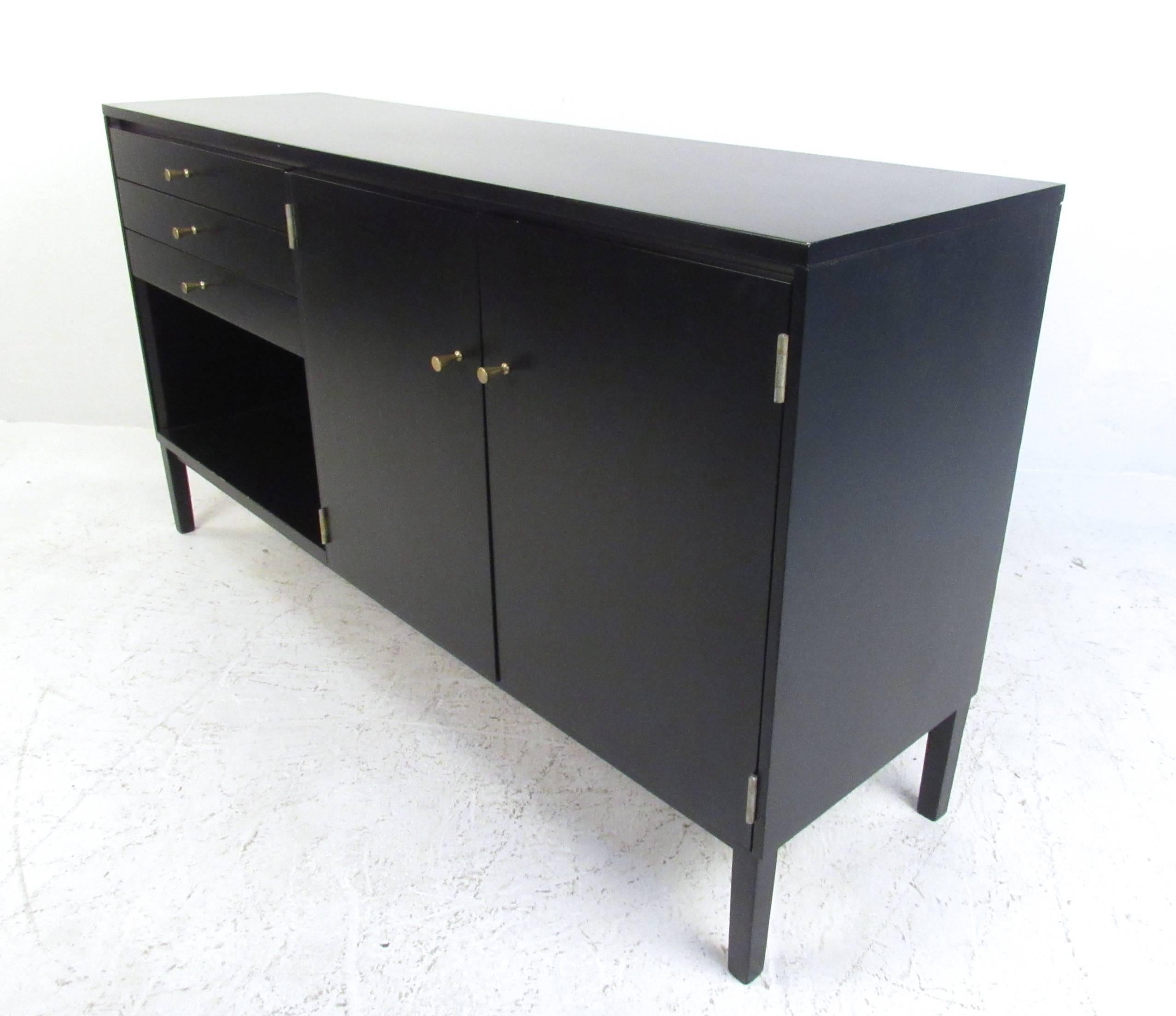 Paul McCobb Credenza by Winchendon Perimeter Group In Good Condition For Sale In Brooklyn, NY
