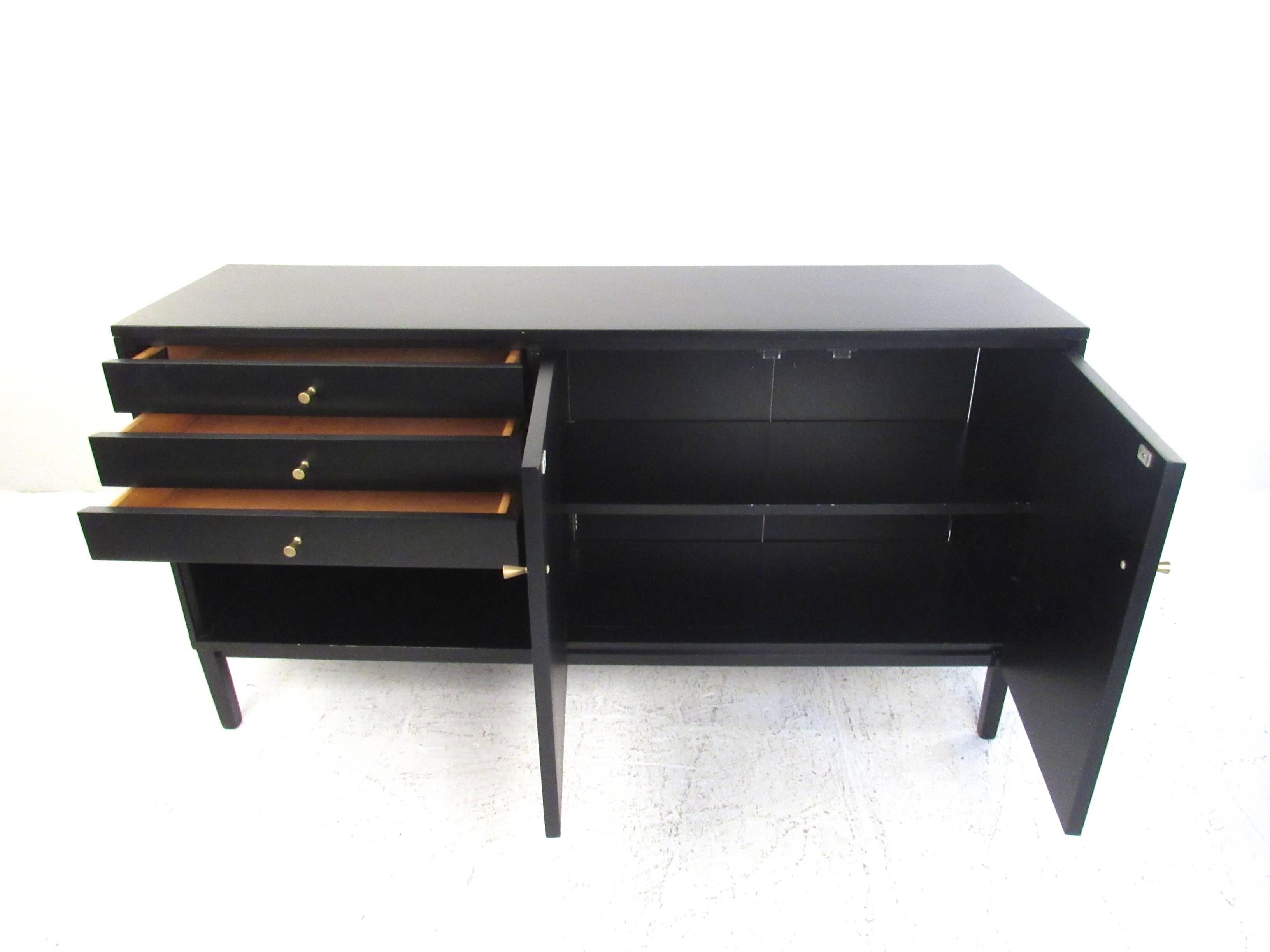 Mid-Century Modern Paul McCobb Credenza by Winchendon Perimeter Group For Sale