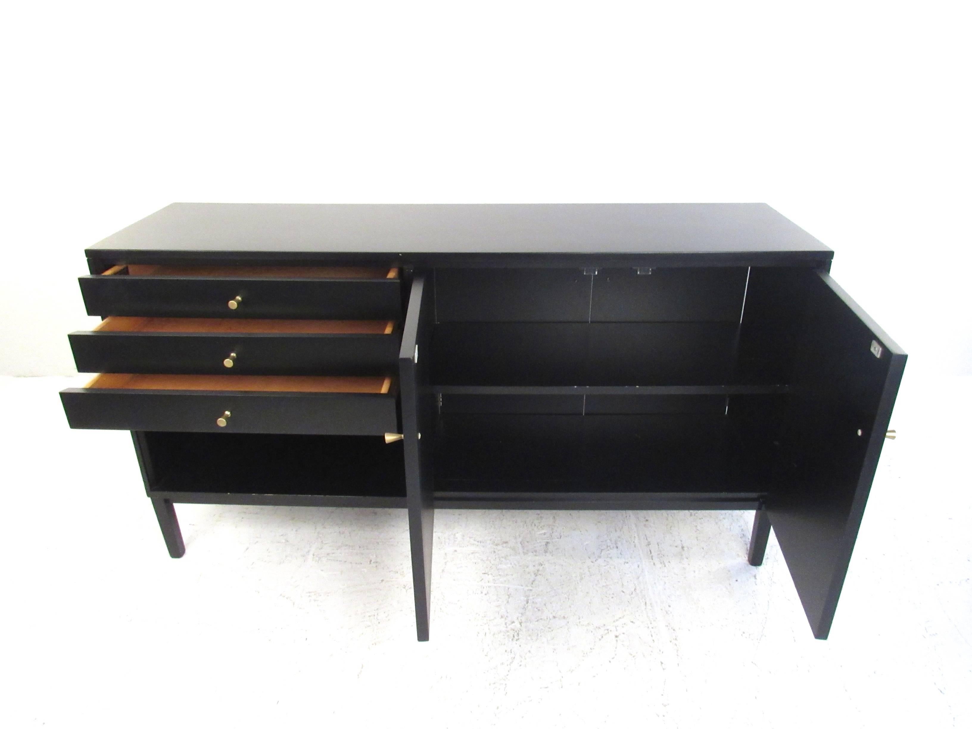 Mid-Century Modern Crédence Paul McCobb par Winchendon Perimeter Group en vente