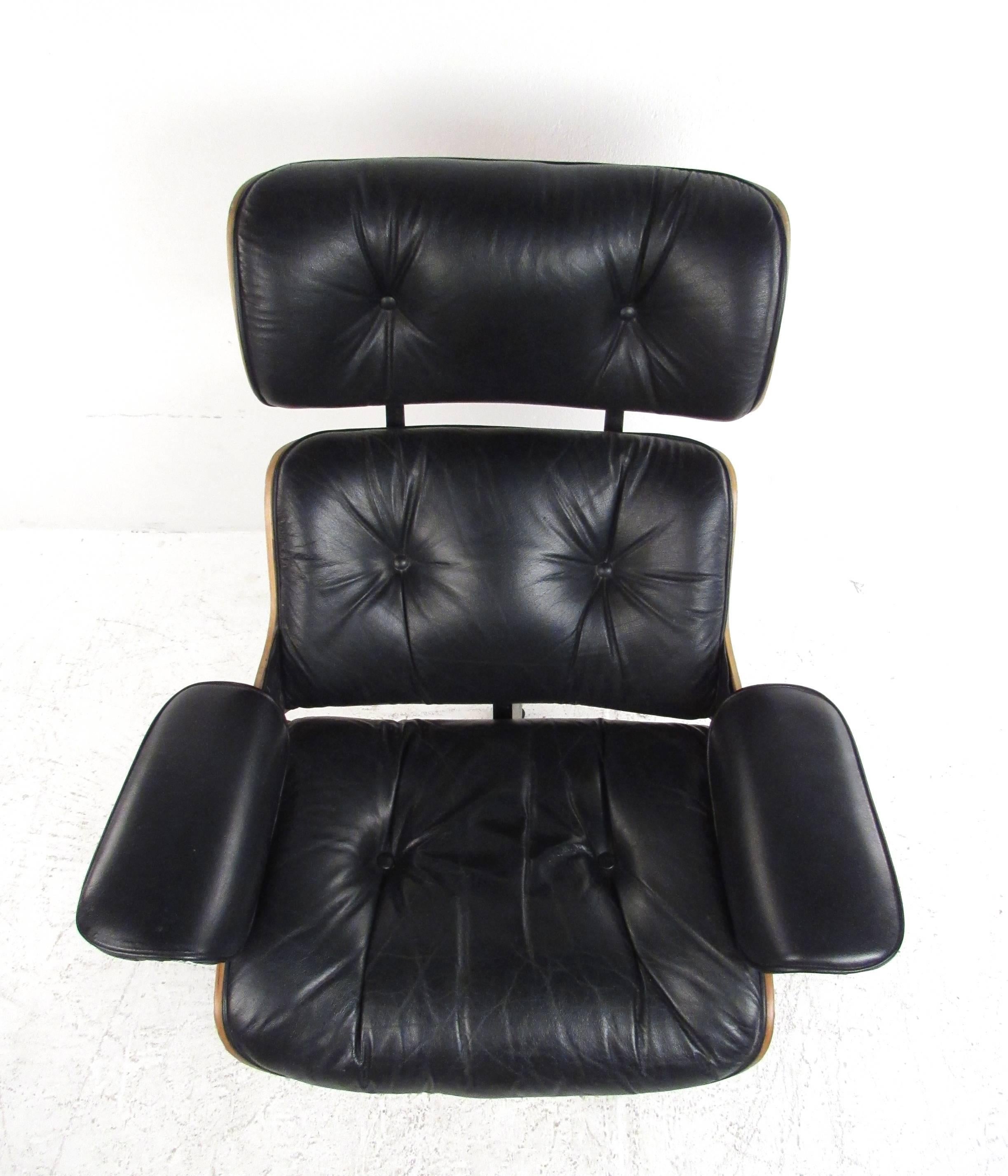 Mid-Century Modern Vintage Modern Eames Style Swivel Lounge Chair