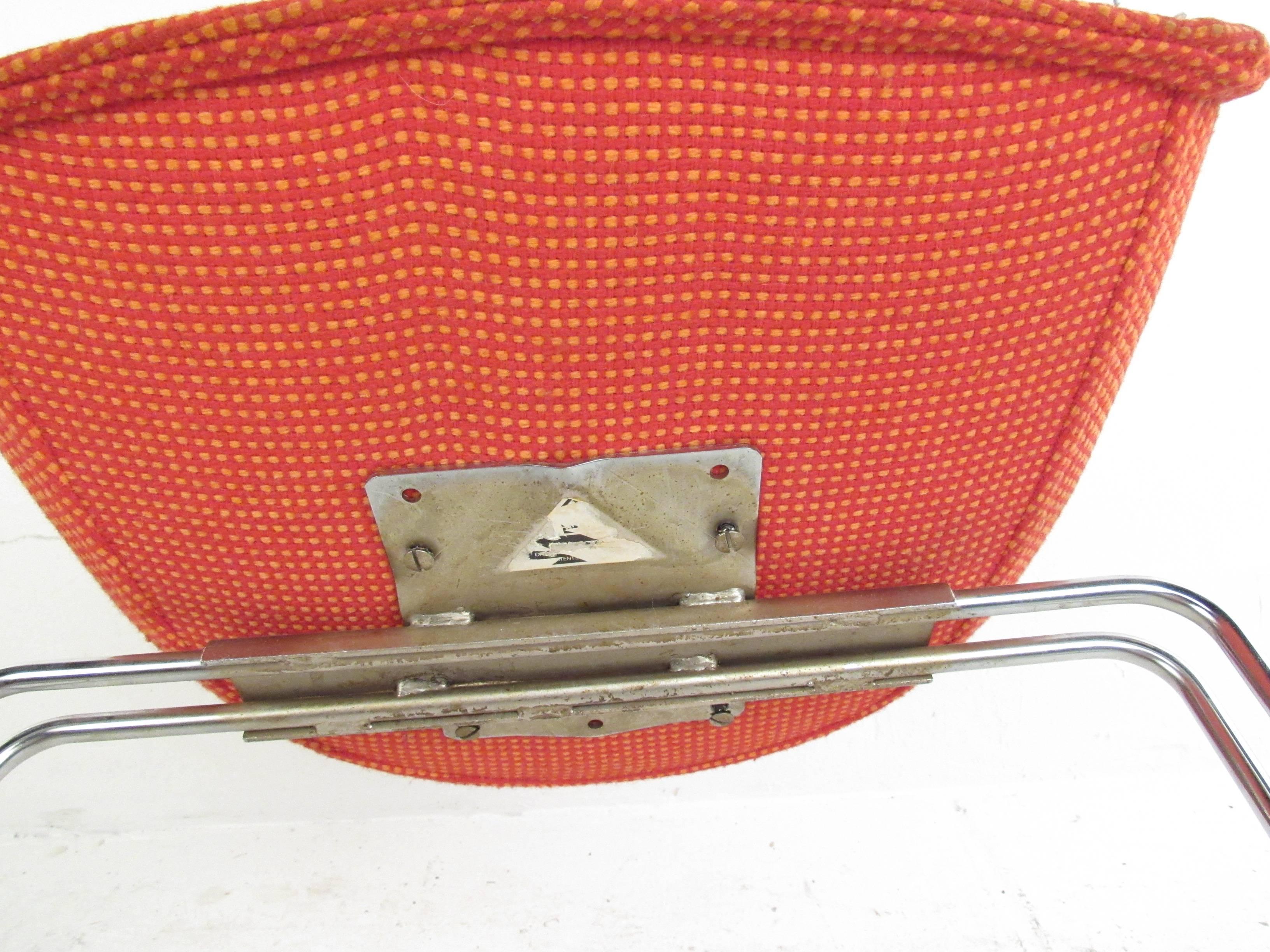 Tissu d'ameublement Ensemble de chaises de conférence vintage de style Knoll en vente