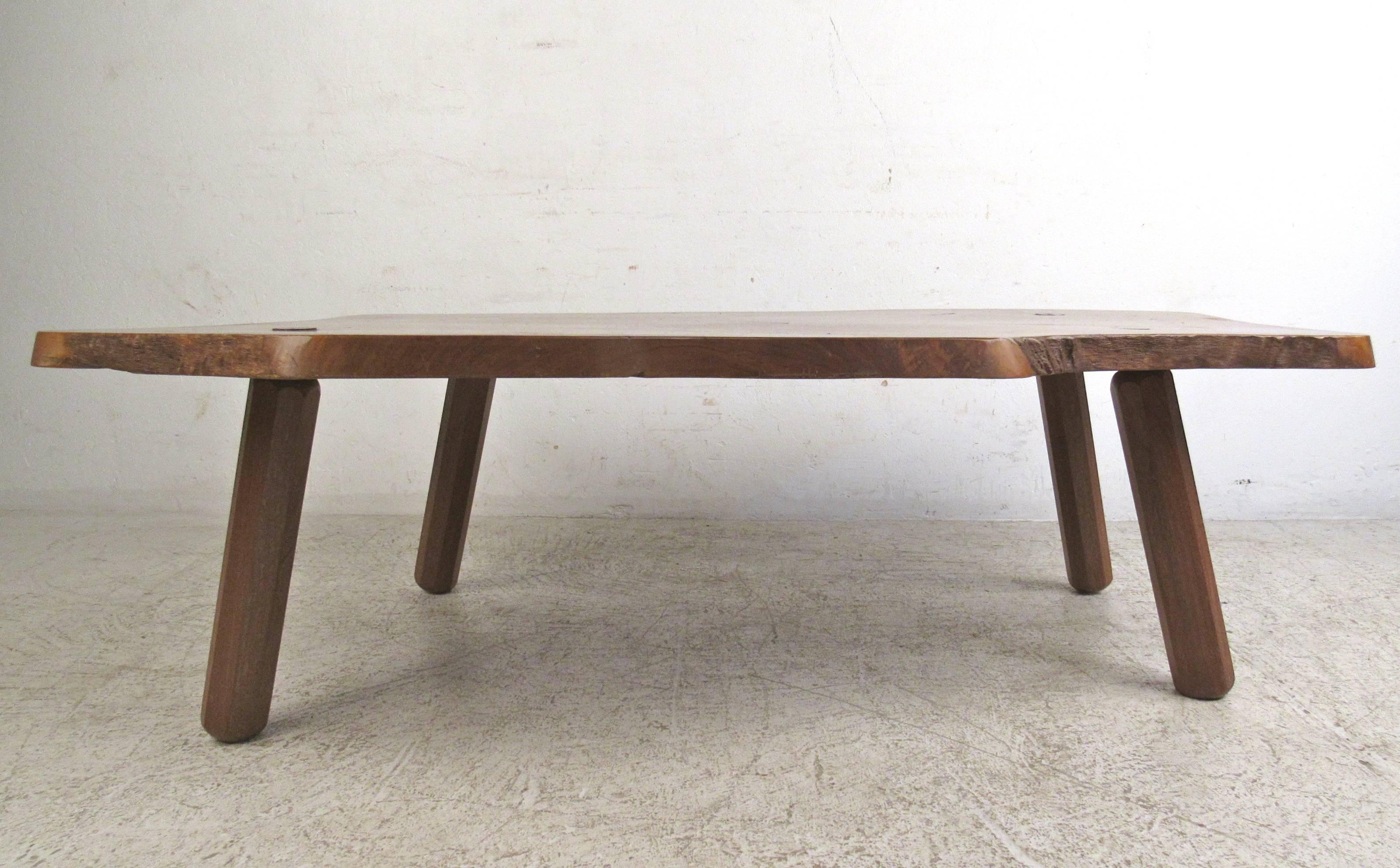 Vintage Rustic Tree Slab Free Edge Coffee Table In Good Condition In Brooklyn, NY