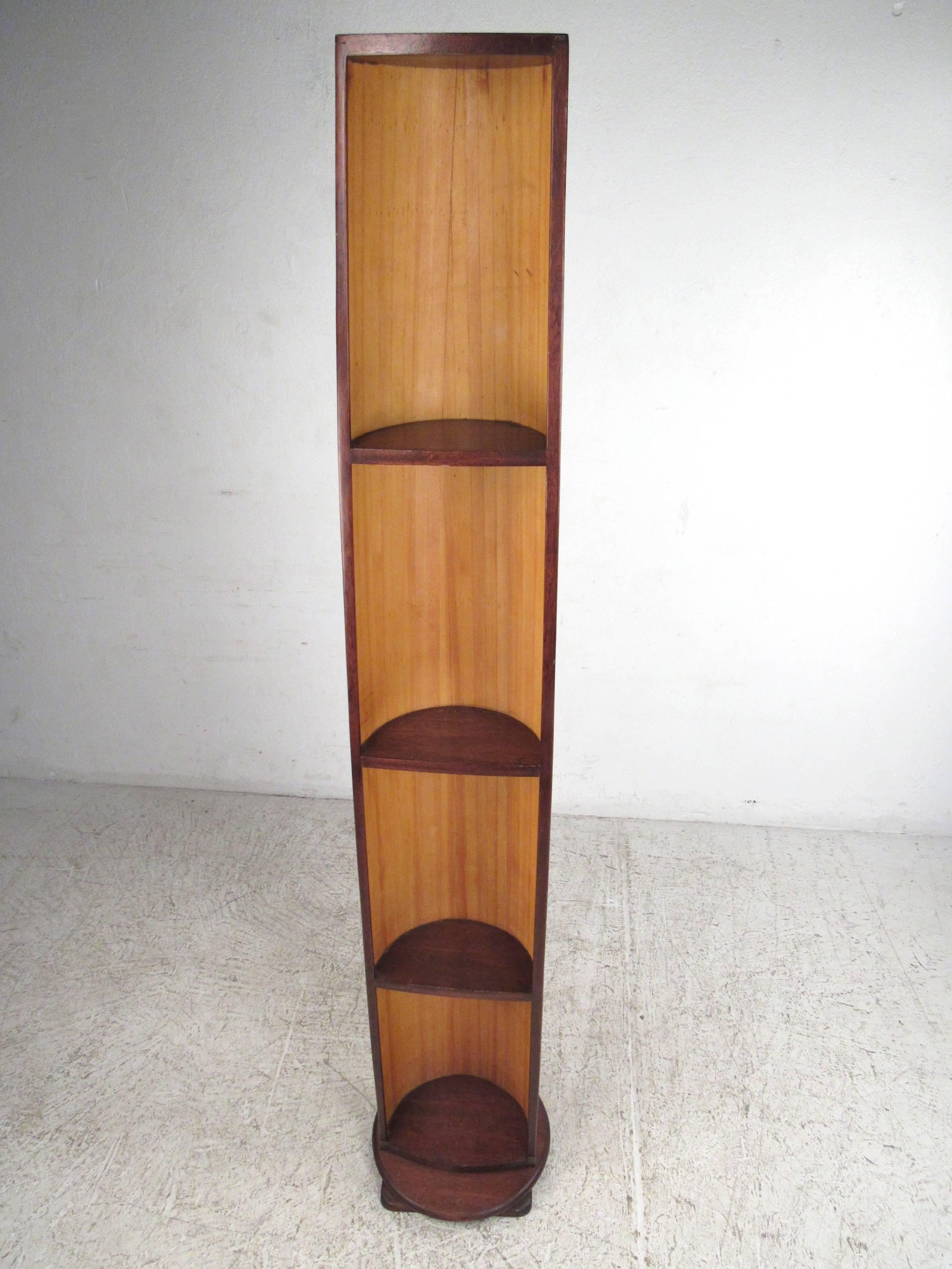 Shop-Vitrine aus Bambus im Tiki-Stil, drehbar (Moderne der Mitte des Jahrhunderts) im Angebot