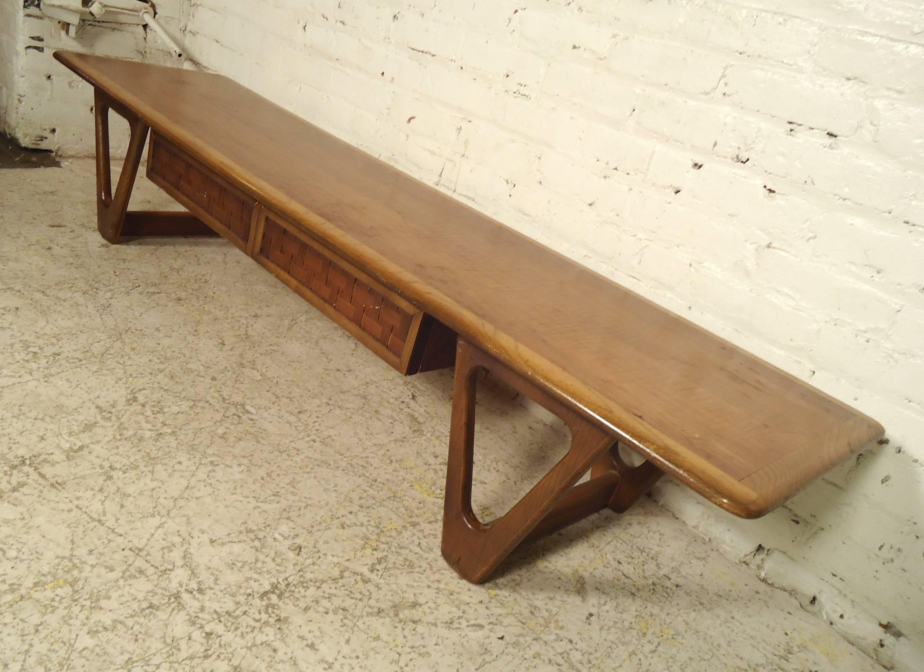 Mid-Century Modern Lane Coffee Table In Good Condition In Brooklyn, NY