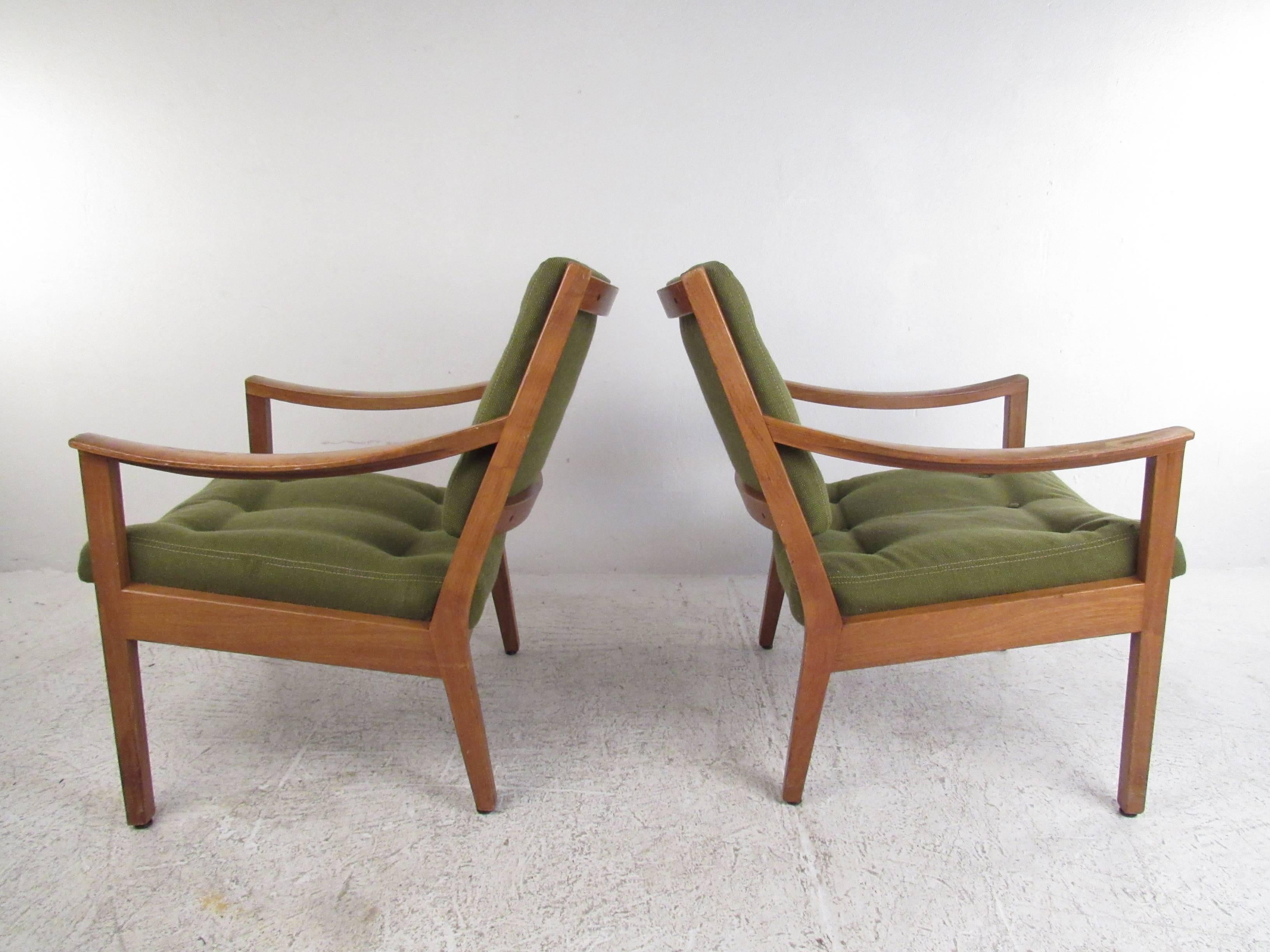 American Pair of Vintage Tufted Lounge Chairs by Gunlocke