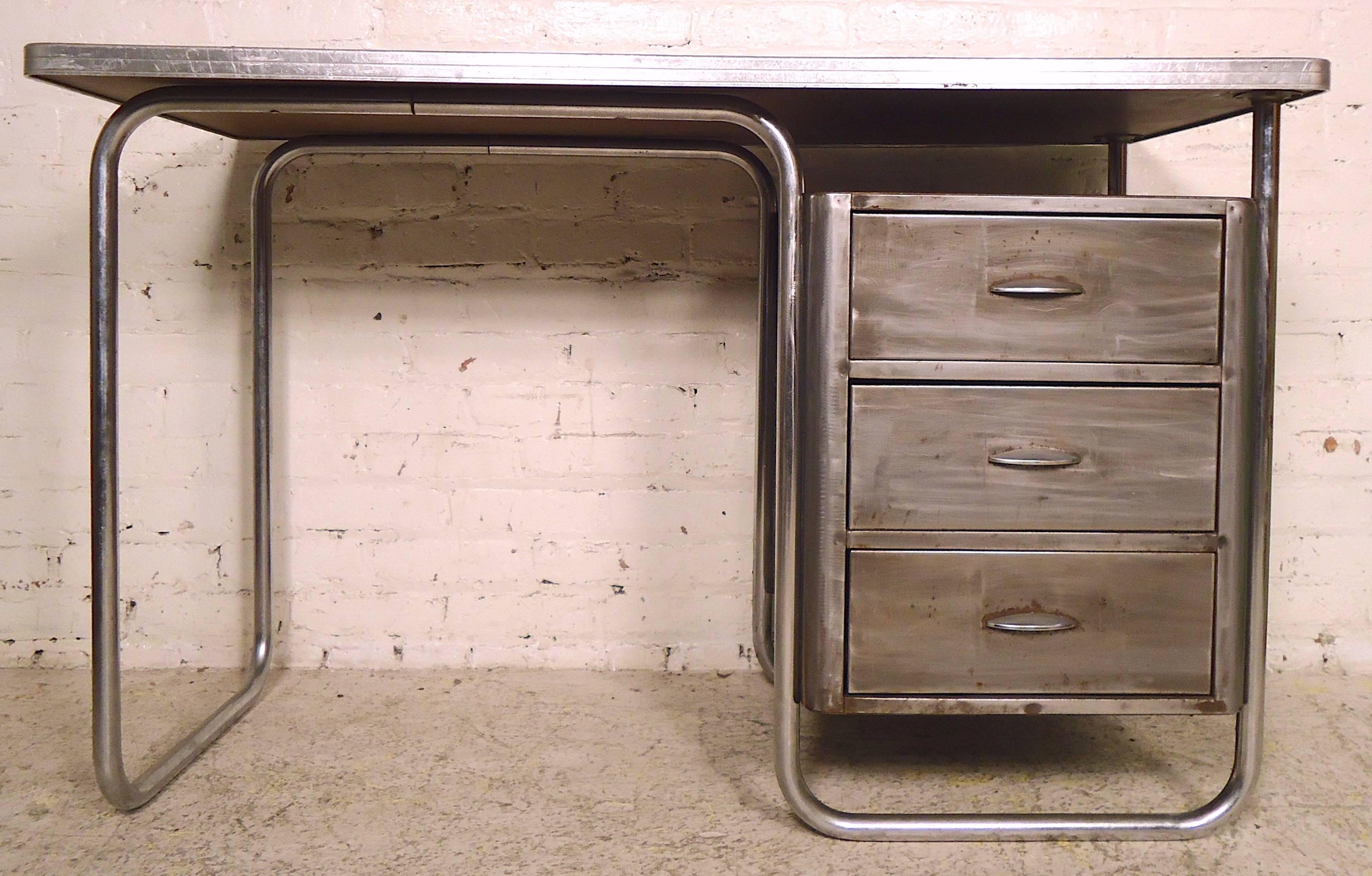 Great Art Deco design from a premier metal furniture maker. This desk features attractive curves and aluminum frame. Refinished in a rough Industrial style. Very strong and sturdy.
Measures: Kneehole: 26