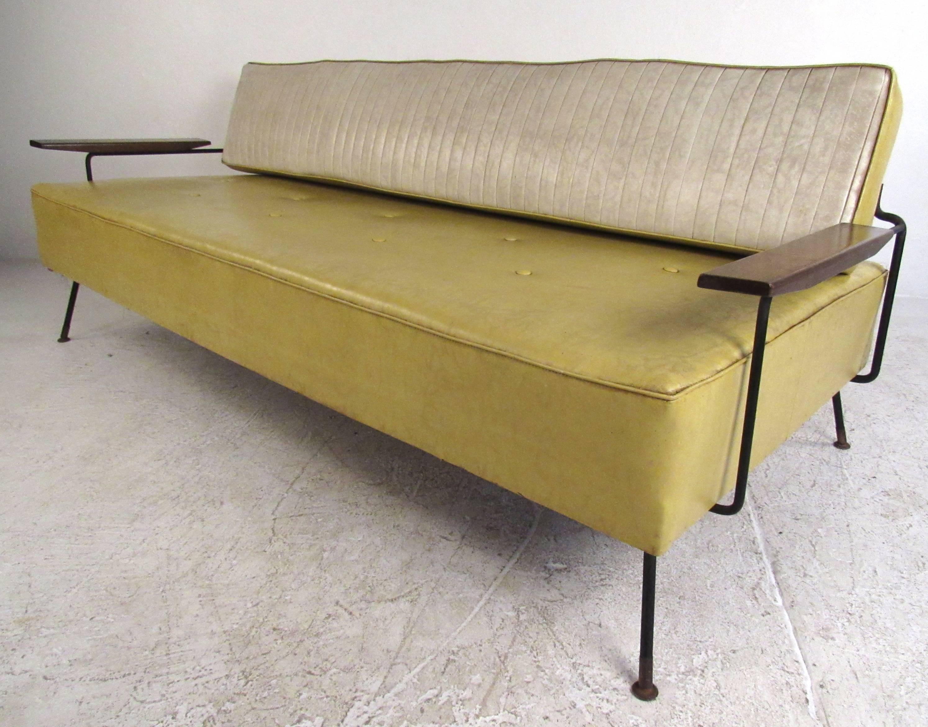 Midcentury Vinyl Daybed by Richard McCarthy for Selrite In Good Condition In Brooklyn, NY