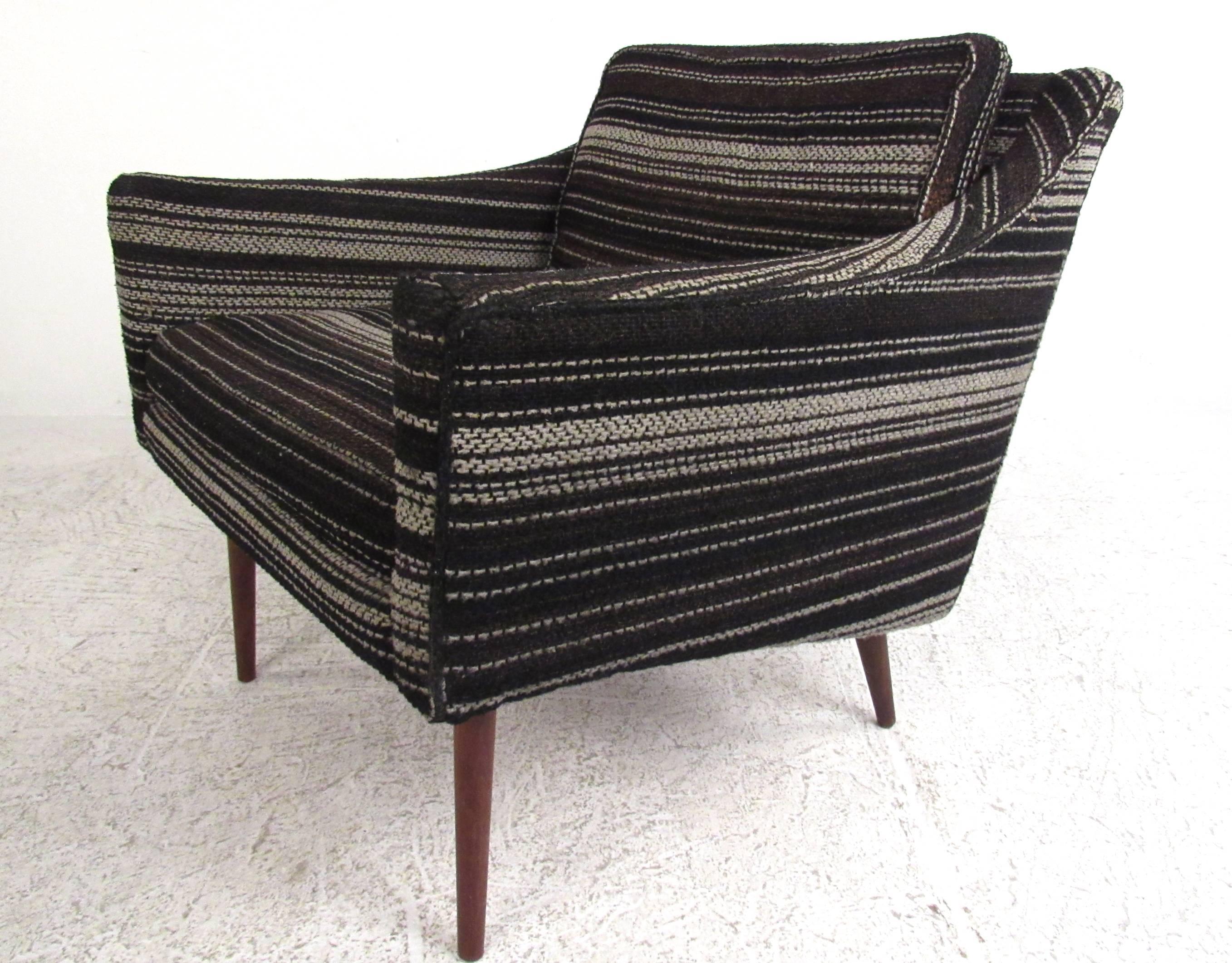 This vintage pair of Mid-Century lounge chairs feature sleek stylish Danish modern style frames on thin tapered legs. Unique vintage fabric offers a unique 1970s feel, perfect lounge seating for a variety of interiors. Please confirm item location