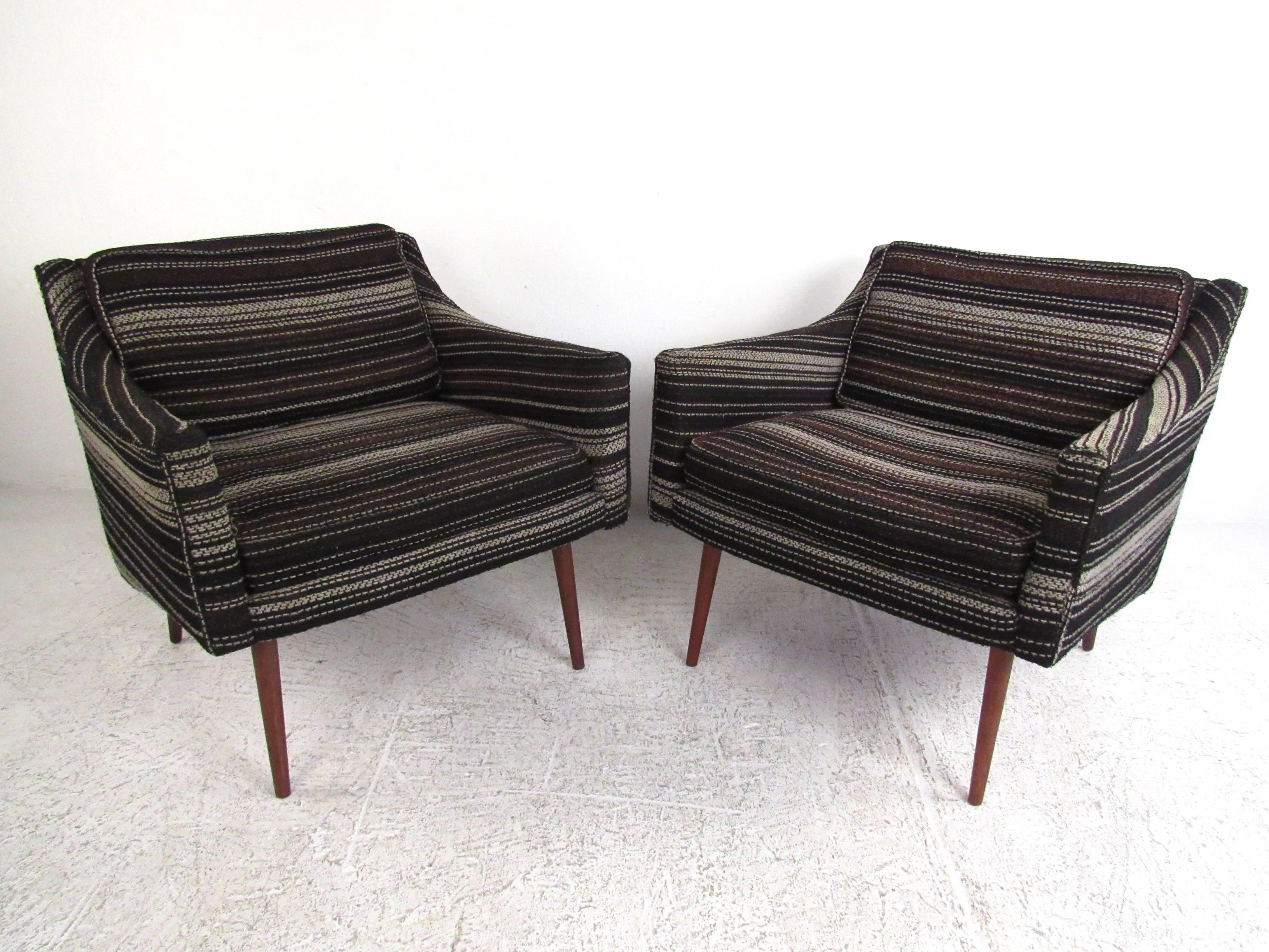 Mid-Century Modern Stylish Pair of Vintage Modern Lounge Chairs