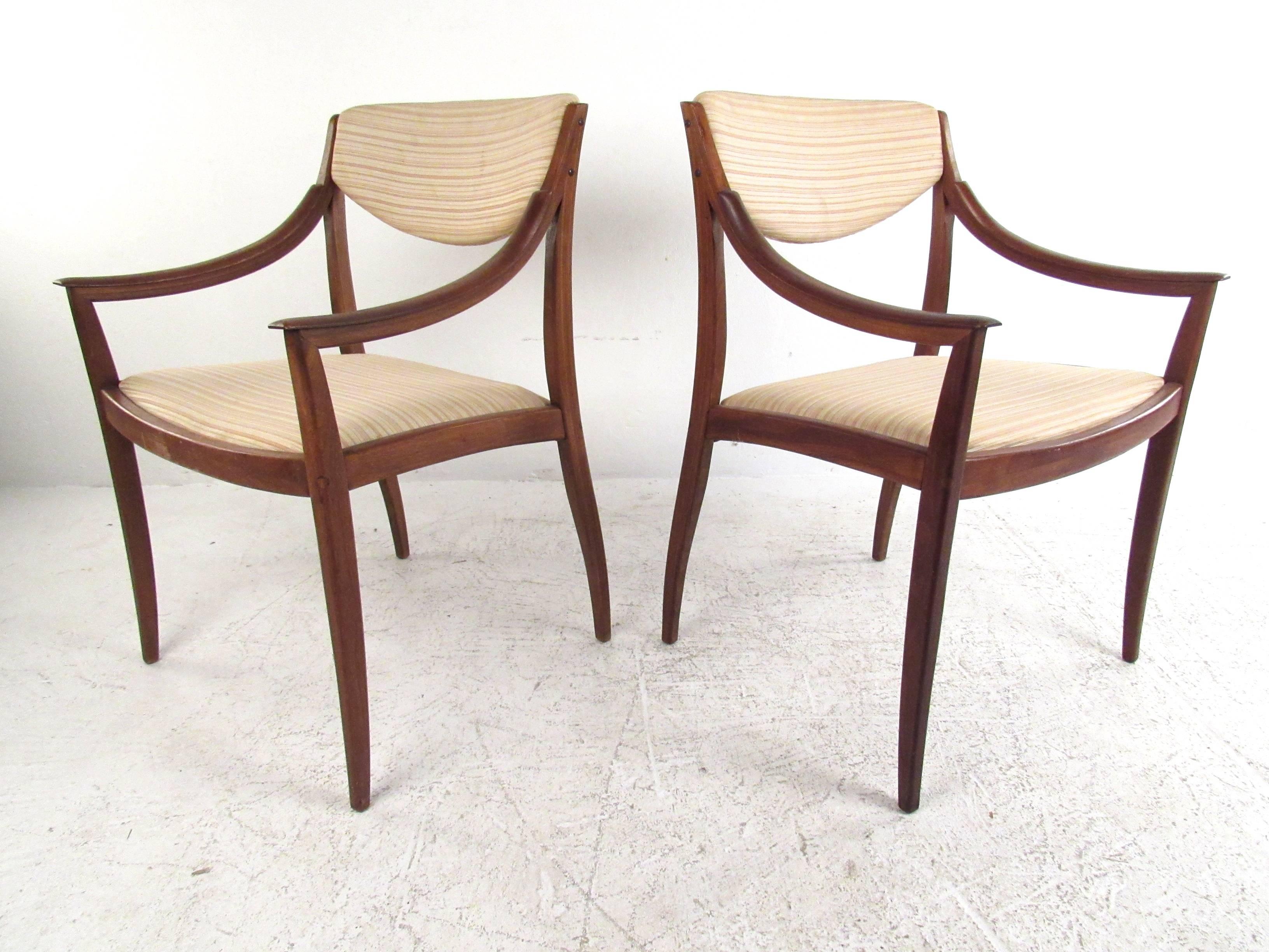 Mid-Century American Walnut Dining Chairs by Drexel In Good Condition In Brooklyn, NY