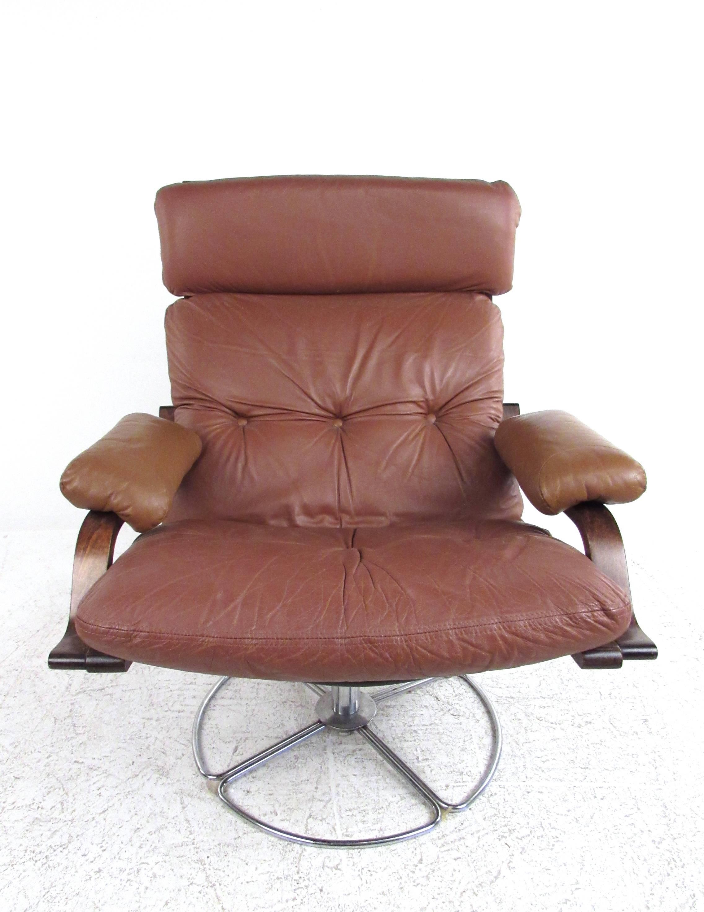 vintage leather lounge chair