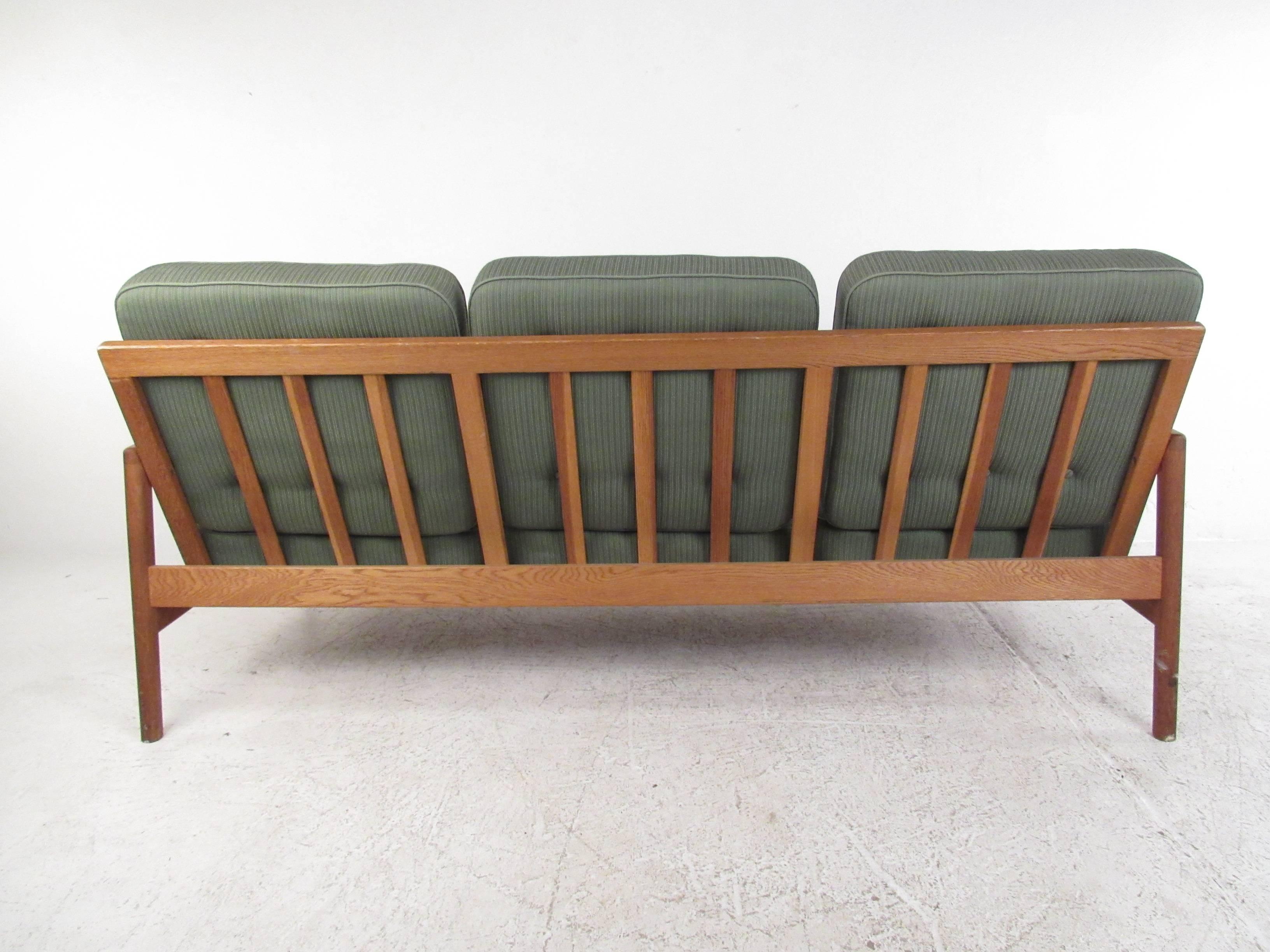 Mid-Century Modern Sofa in the Style of Ib Kofod-Larsen In Good Condition In Brooklyn, NY