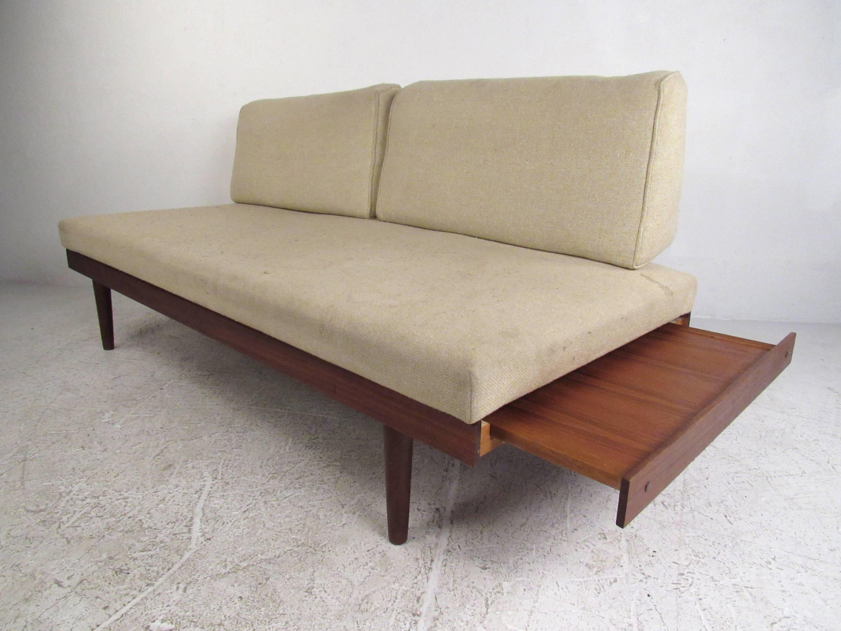 Mid-20th Century Mid-Century Modern Peter Hvidt Style Daybed